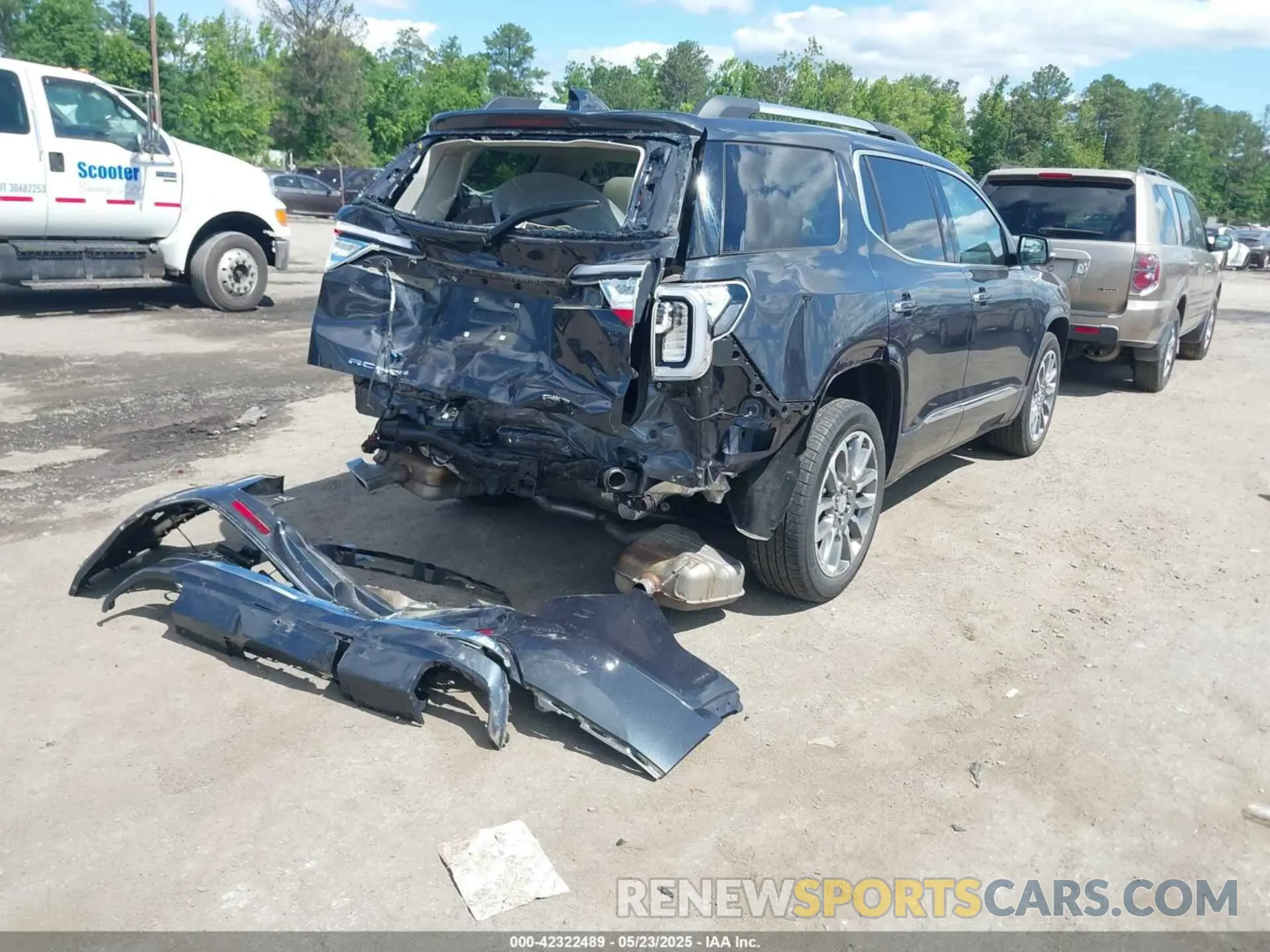 4 Photograph of a damaged car 1GKKNXLS0NZ168843 GMC ACADIA 2022