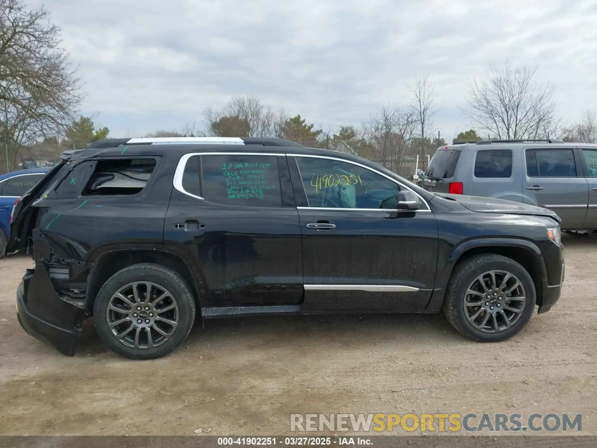 13 Photograph of a damaged car 1GKKNXLS6NZ143347 GMC ACADIA 2022