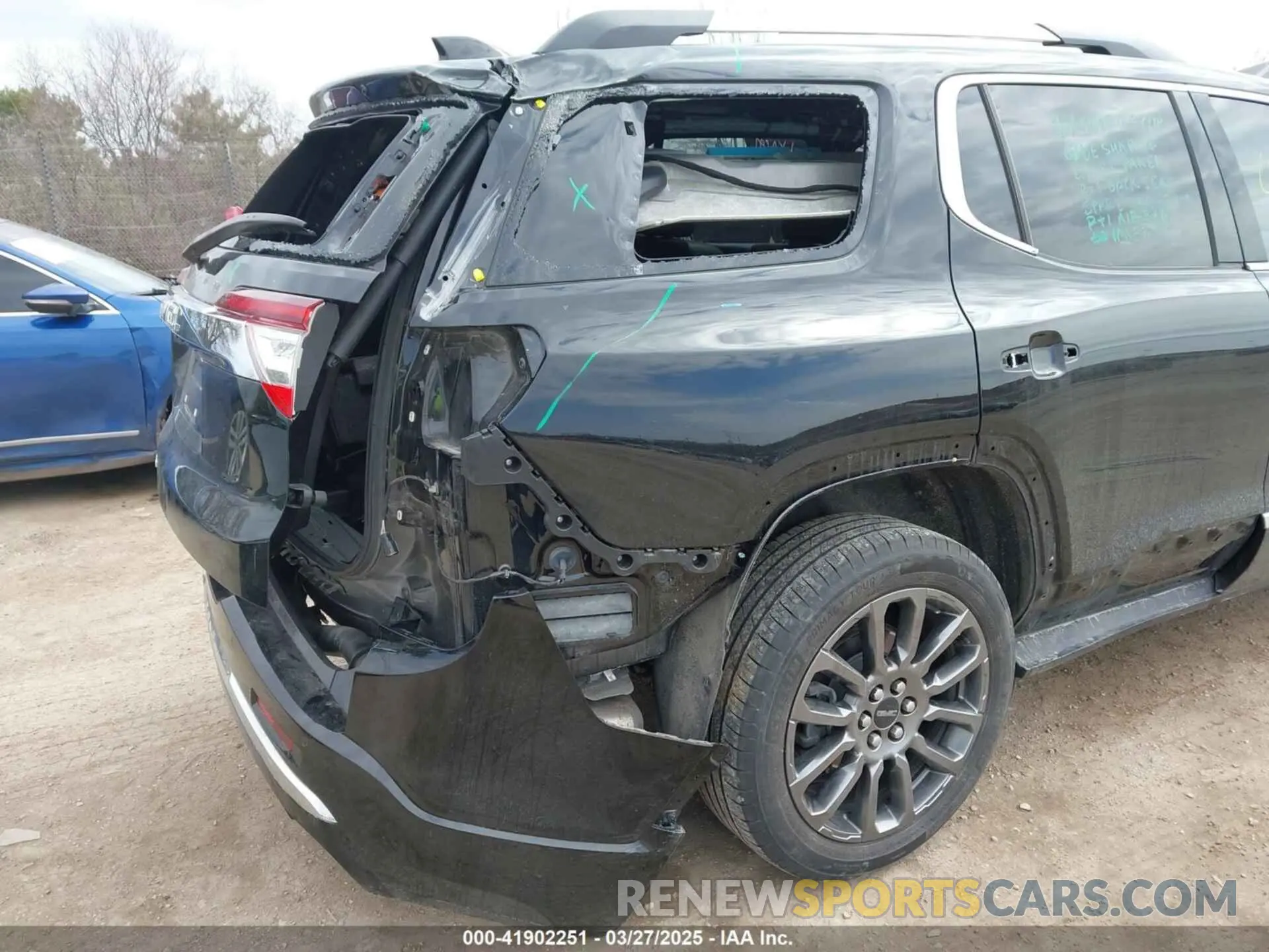 17 Photograph of a damaged car 1GKKNXLS6NZ143347 GMC ACADIA 2022