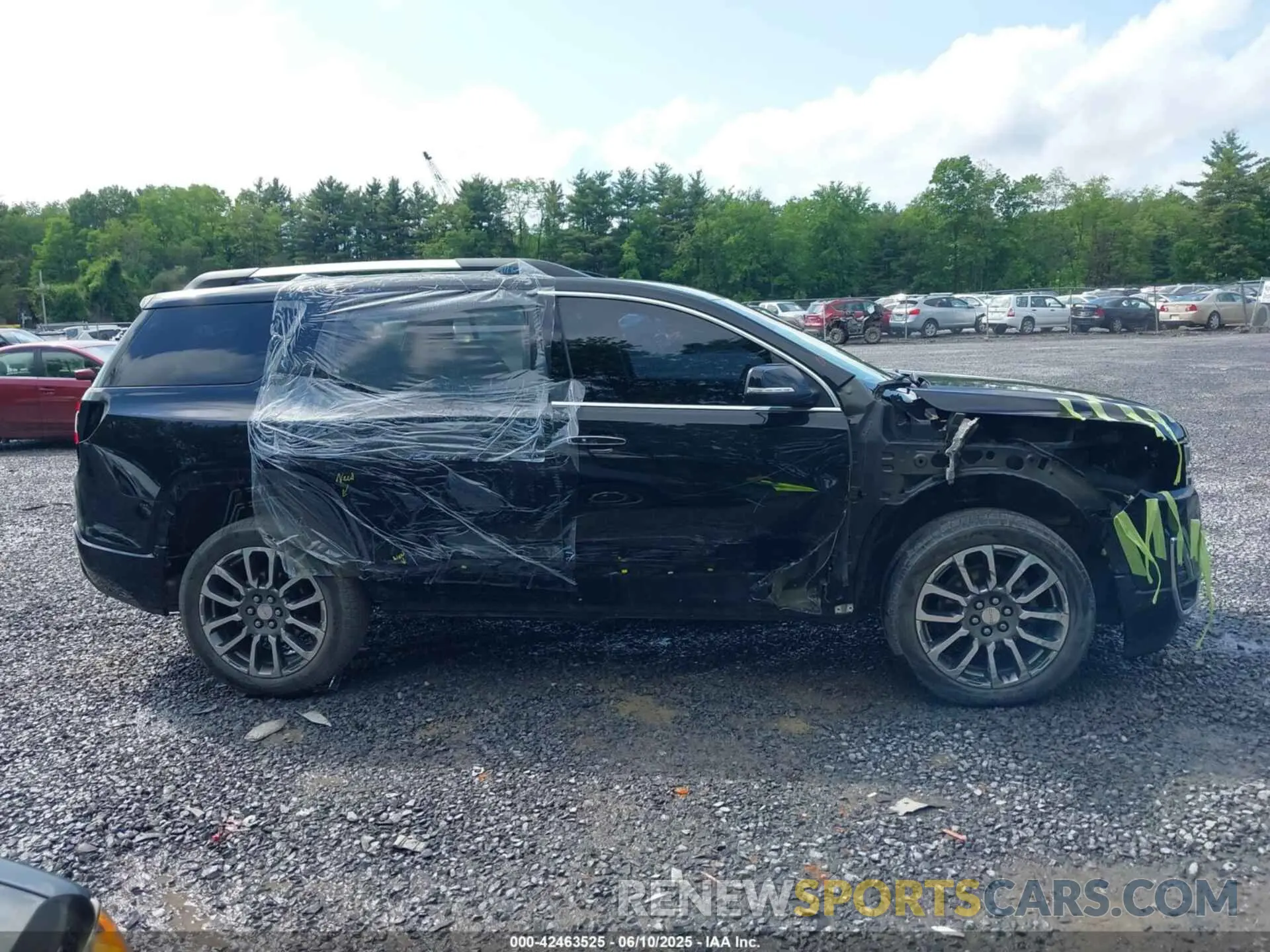 13 Photograph of a damaged car 1GKKNXLSXNZ175038 GMC ACADIA 2022