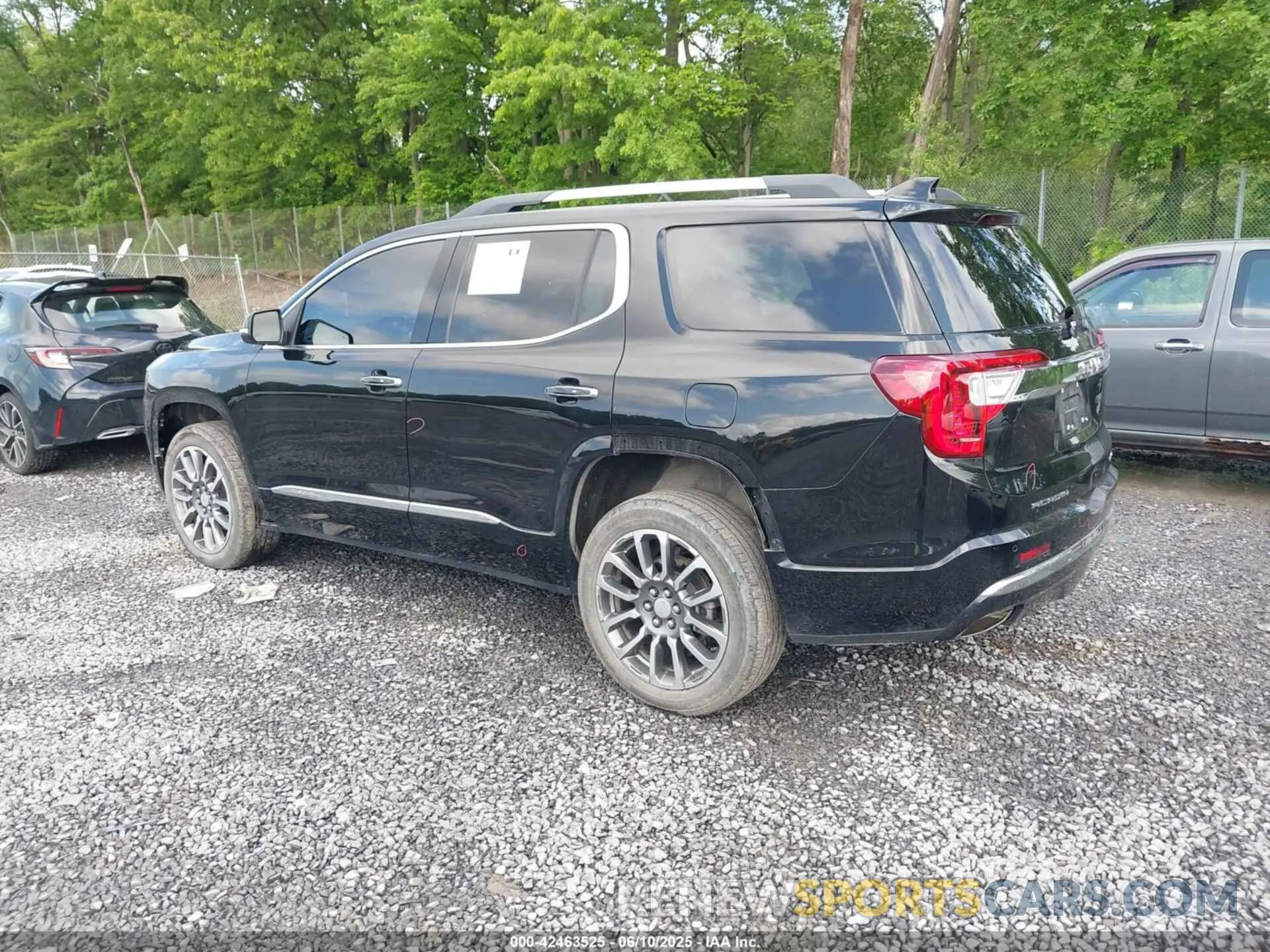 3 Photograph of a damaged car 1GKKNXLSXNZ175038 GMC ACADIA 2022