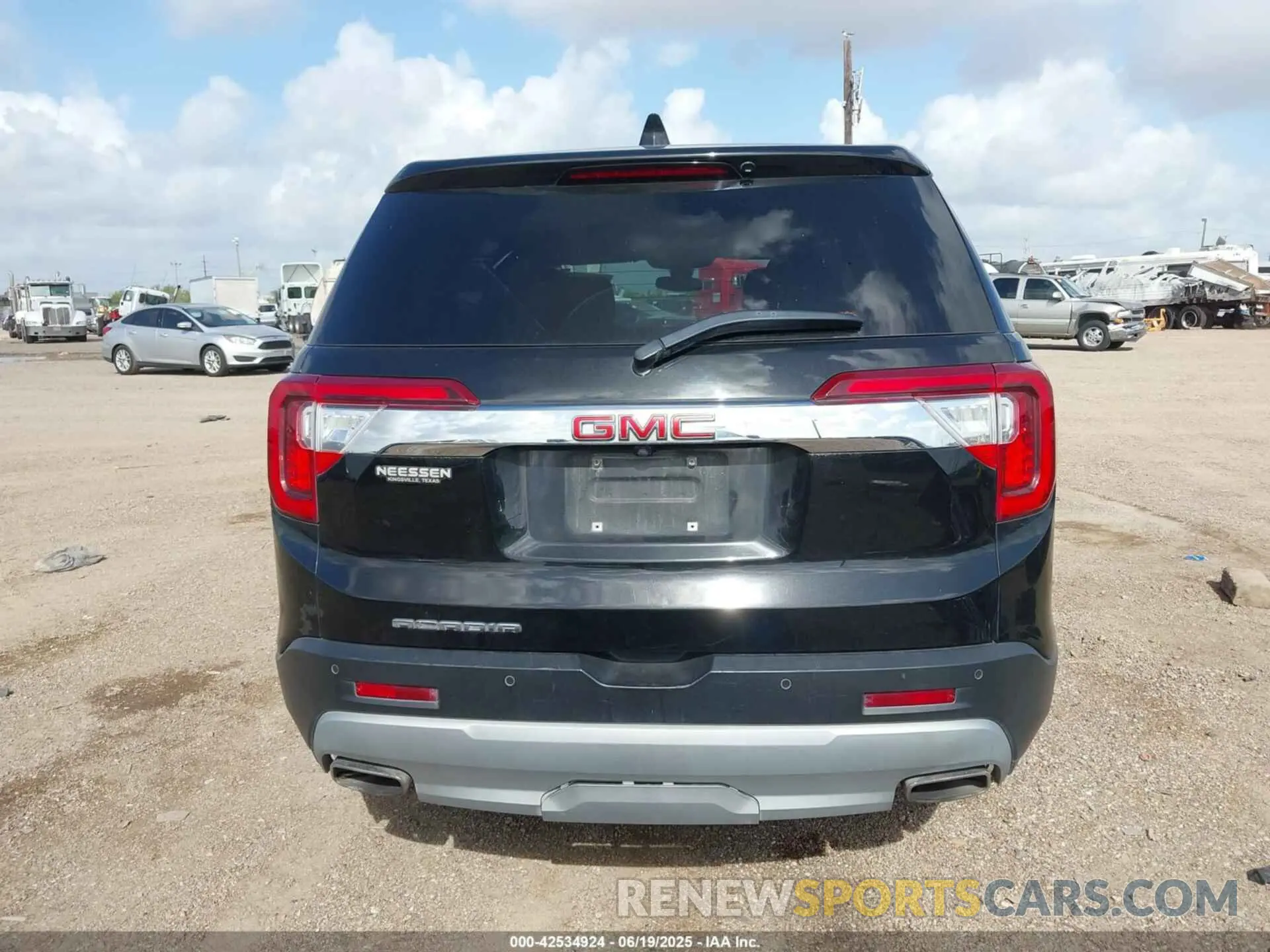 17 Photograph of a damaged car 1GKKNKL42PZ158953 GMC ACADIA 2023