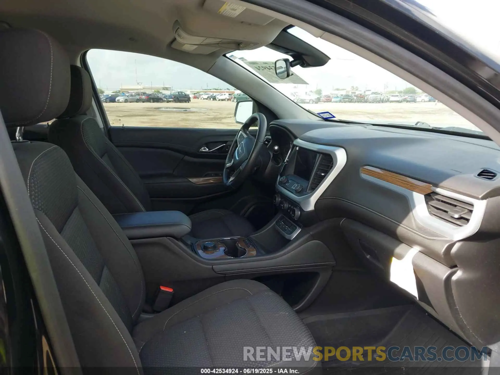 5 Photograph of a damaged car 1GKKNKL42PZ158953 GMC ACADIA 2023
