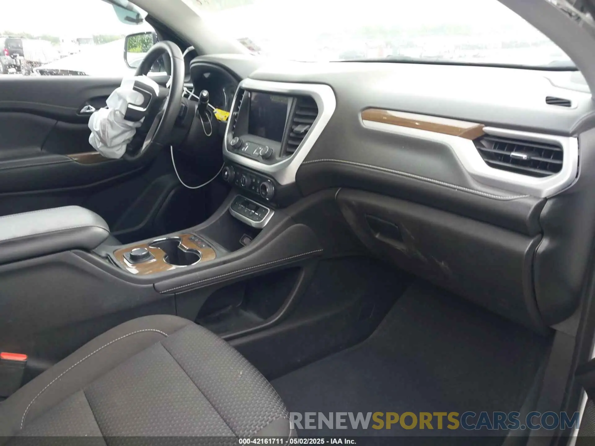 5 Photograph of a damaged car 1GKKNKL42PZ198921 GMC ACADIA 2023