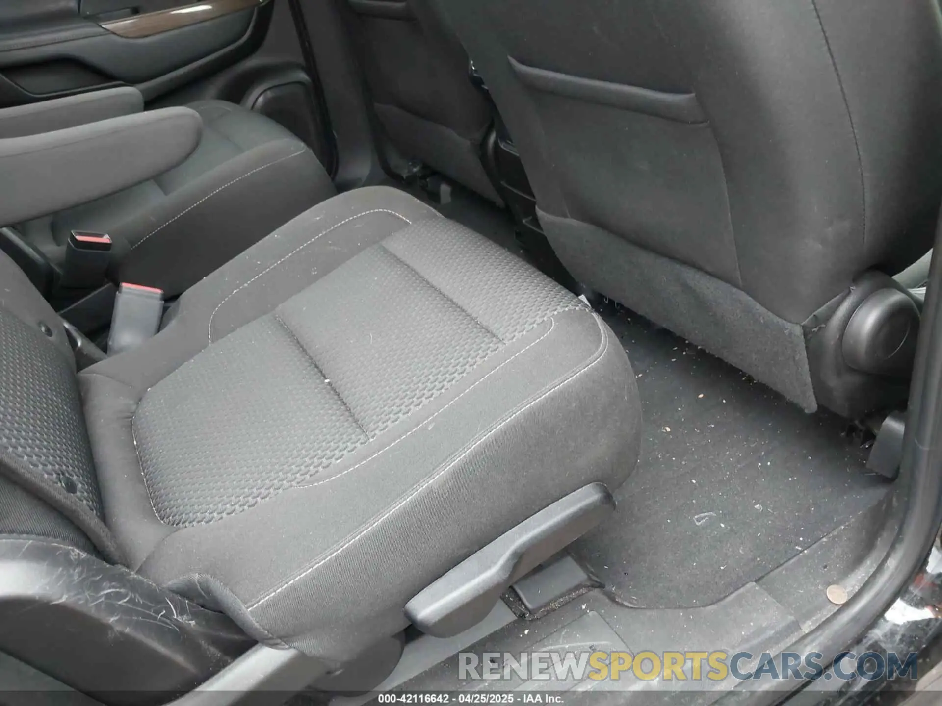 8 Photograph of a damaged car 1GKKNKL42PZ250175 GMC ACADIA 2023