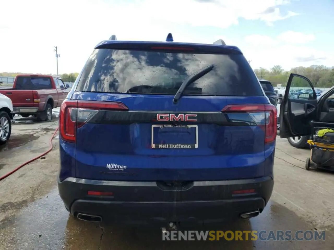 6 Photograph of a damaged car 1GKKNKL48PZ211333 GMC ACADIA 2023