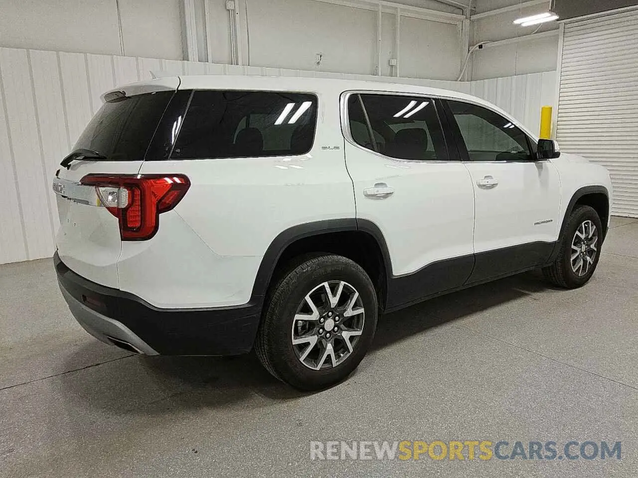 3 Фотография поврежденного автомобиля 1GKKNKL49PZ254241 GMC ACADIA 2023