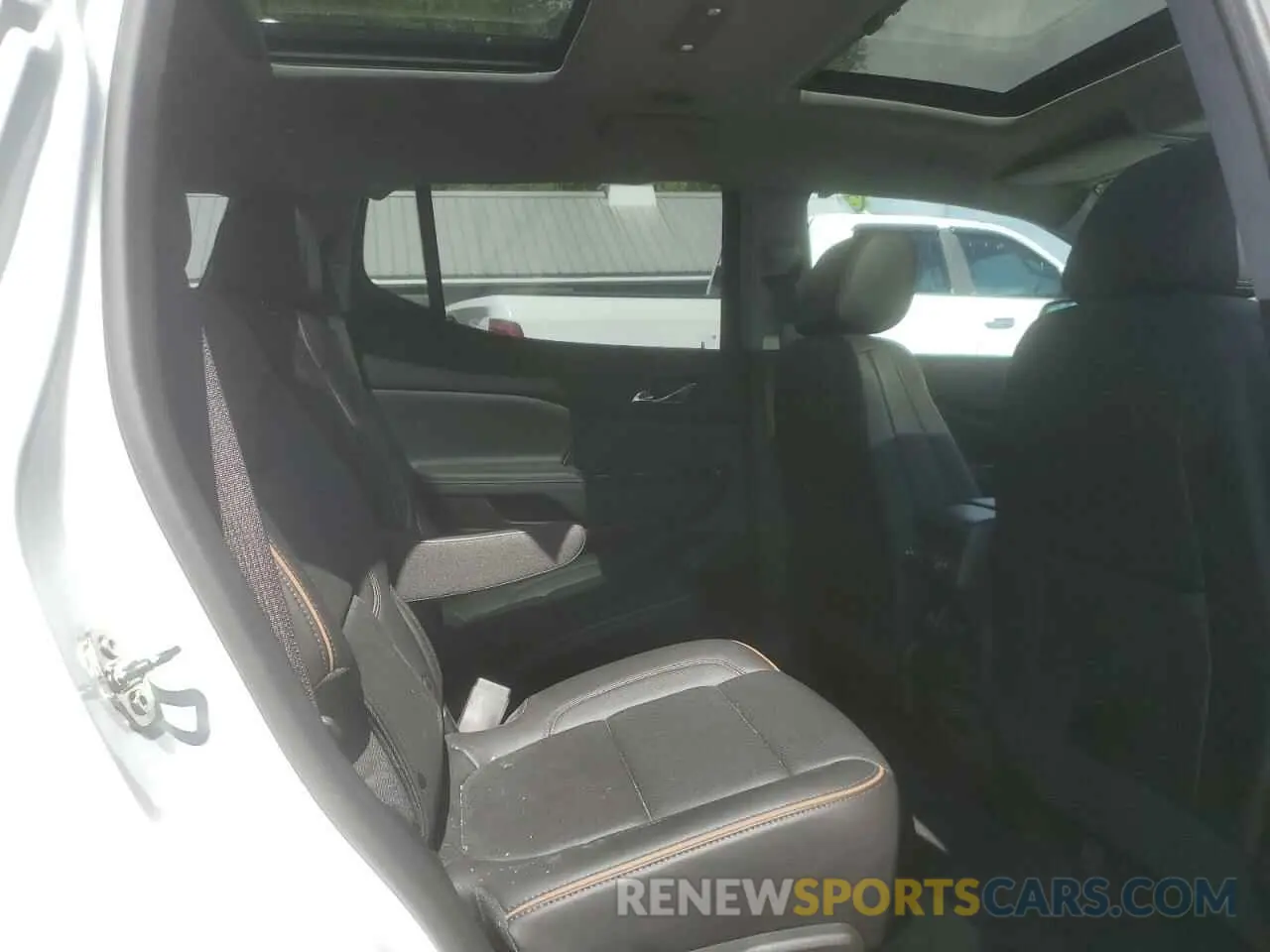 11 Photograph of a damaged car 1GKKNLLS4PZ165679 GMC ACADIA 2023