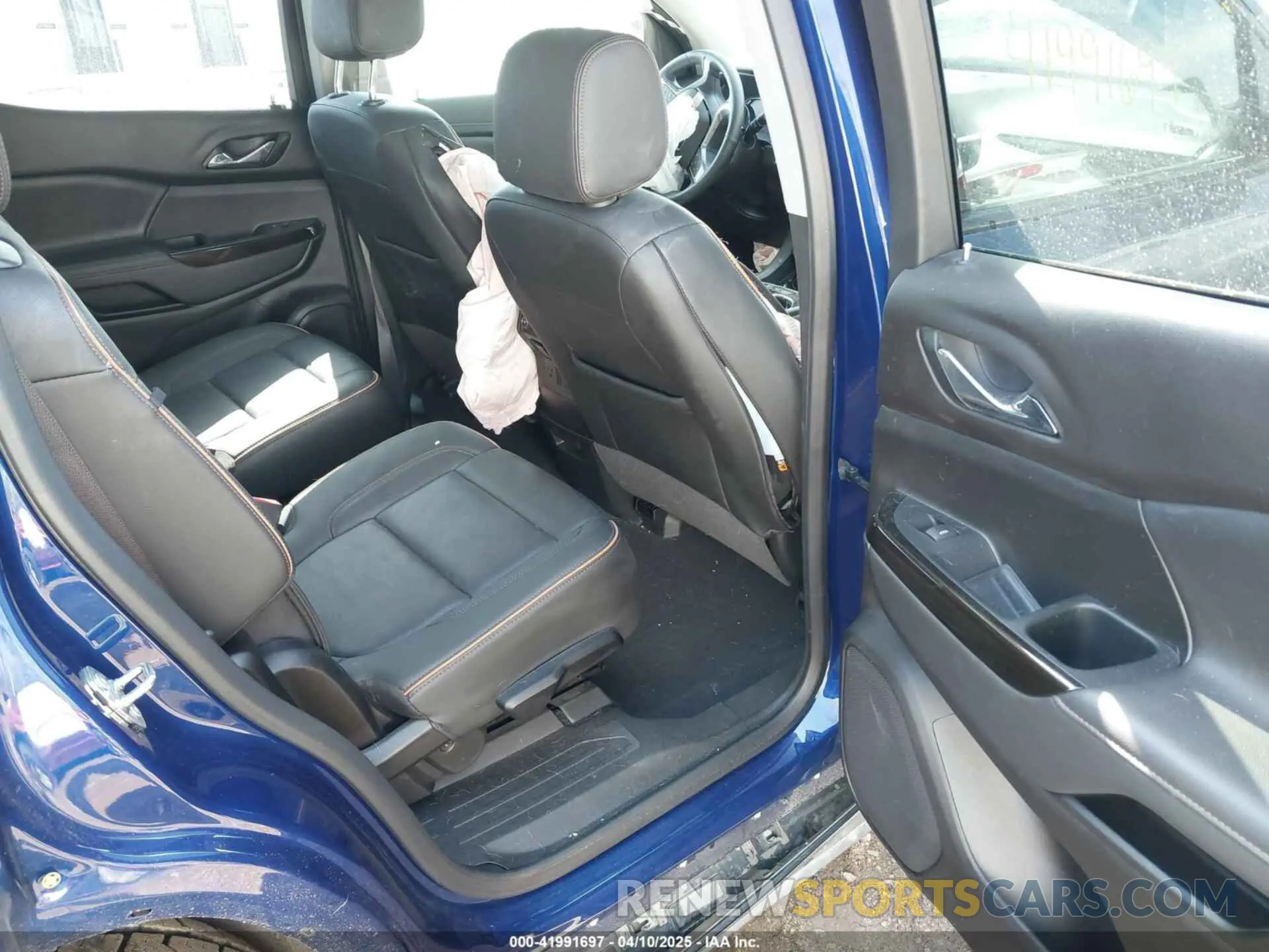 8 Photograph of a damaged car 1GKKNLLSXPZ251675 GMC ACADIA 2023