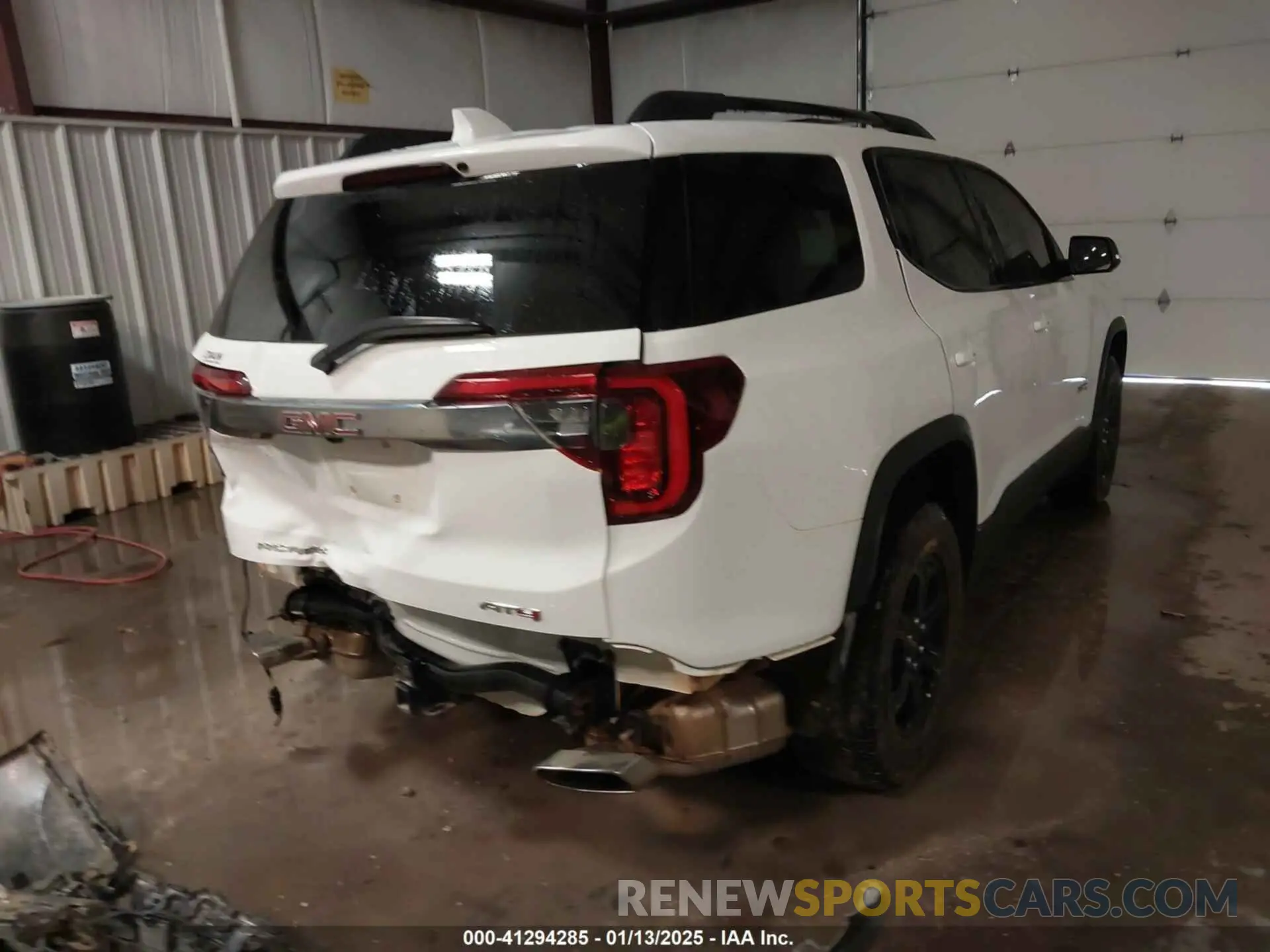 4 Photograph of a damaged car 1GKKNLLSXPZ256200 GMC ACADIA 2023