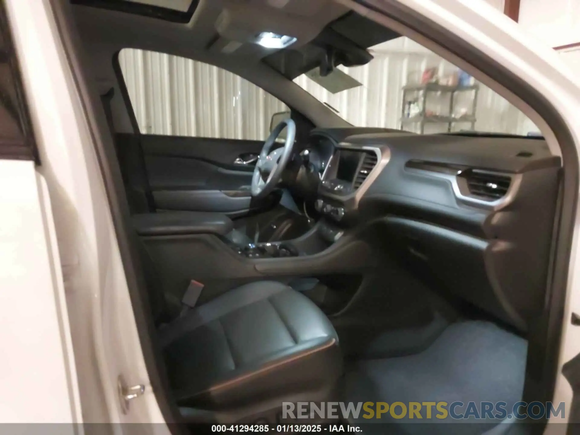 5 Photograph of a damaged car 1GKKNLLSXPZ256200 GMC ACADIA 2023