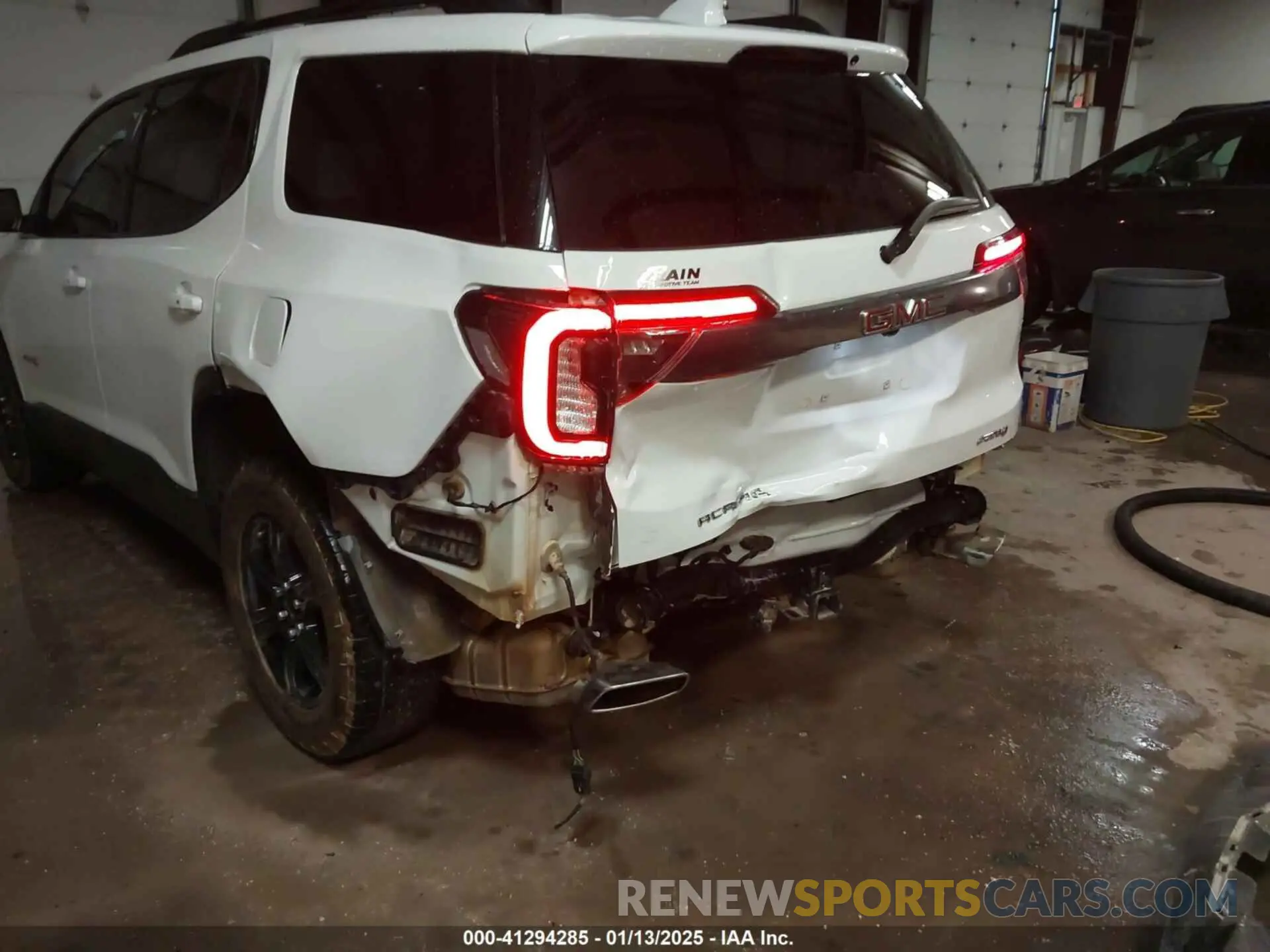 6 Photograph of a damaged car 1GKKNLLSXPZ256200 GMC ACADIA 2023