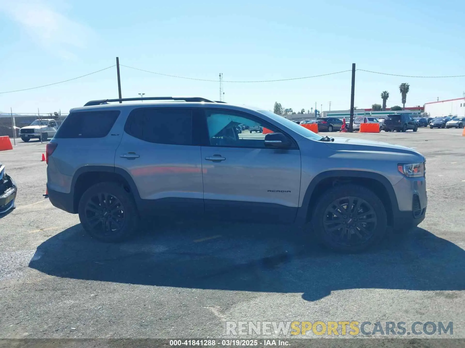 13 Фотография поврежденного автомобиля 1GKKNML40PZ119581 GMC ACADIA 2023
