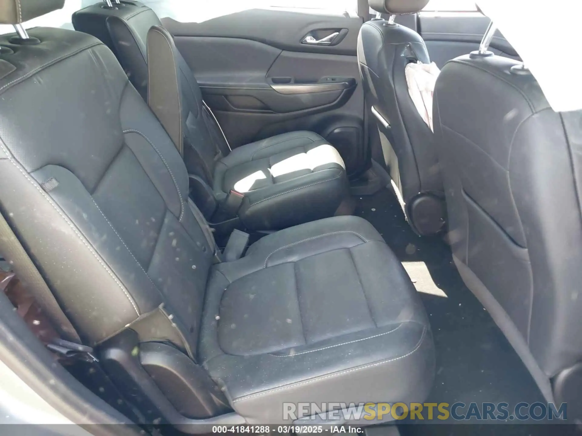 8 Фотография поврежденного автомобиля 1GKKNML40PZ119581 GMC ACADIA 2023