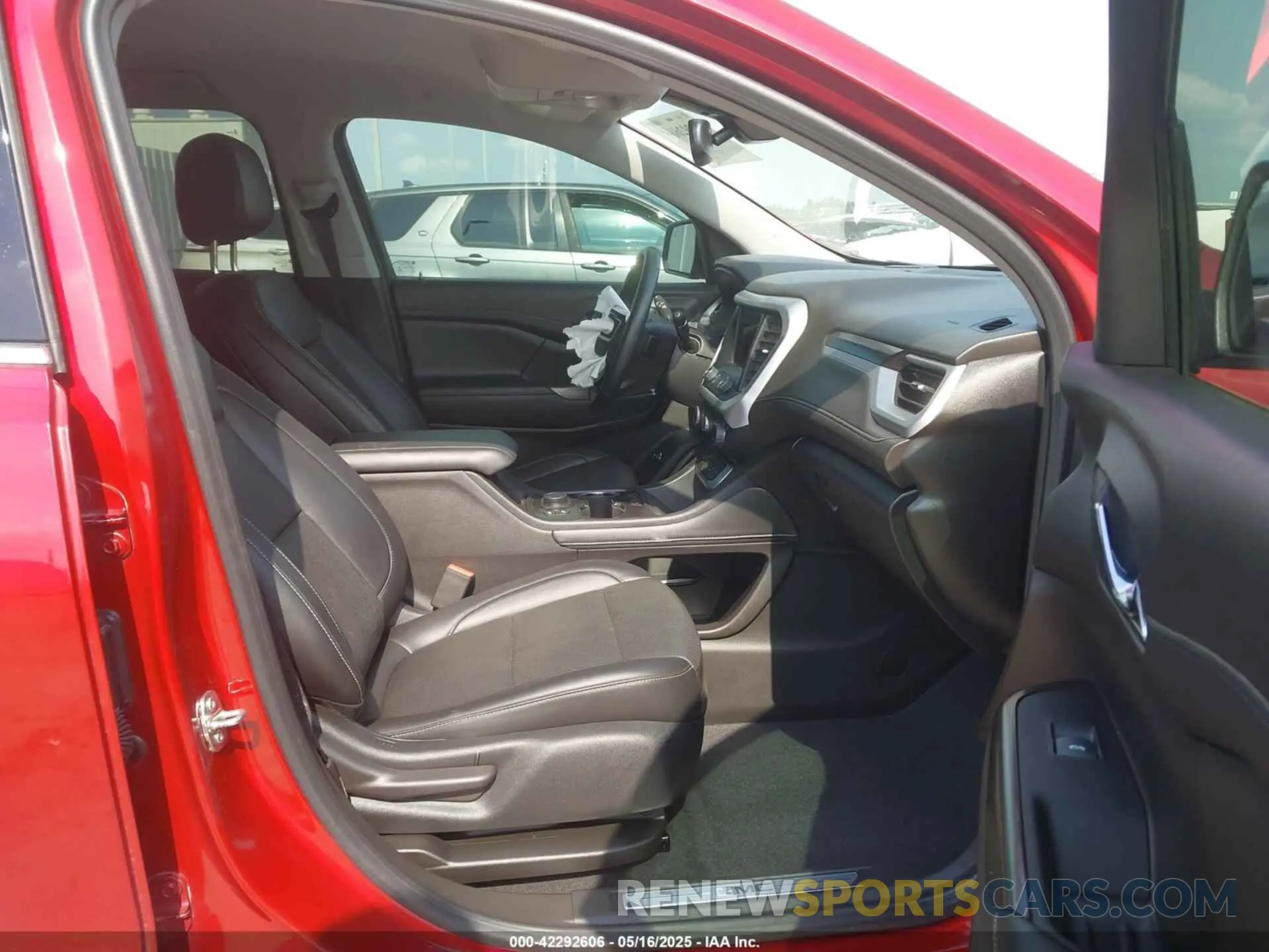 5 Photograph of a damaged car 1GKKNML42PZ173612 GMC ACADIA 2023