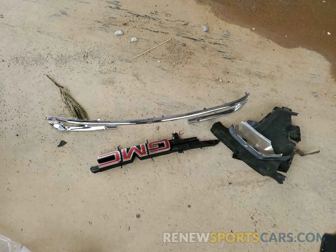 15 Photograph of a damaged car 1GKKNML44PZ259150 GMC ACADIA 2023