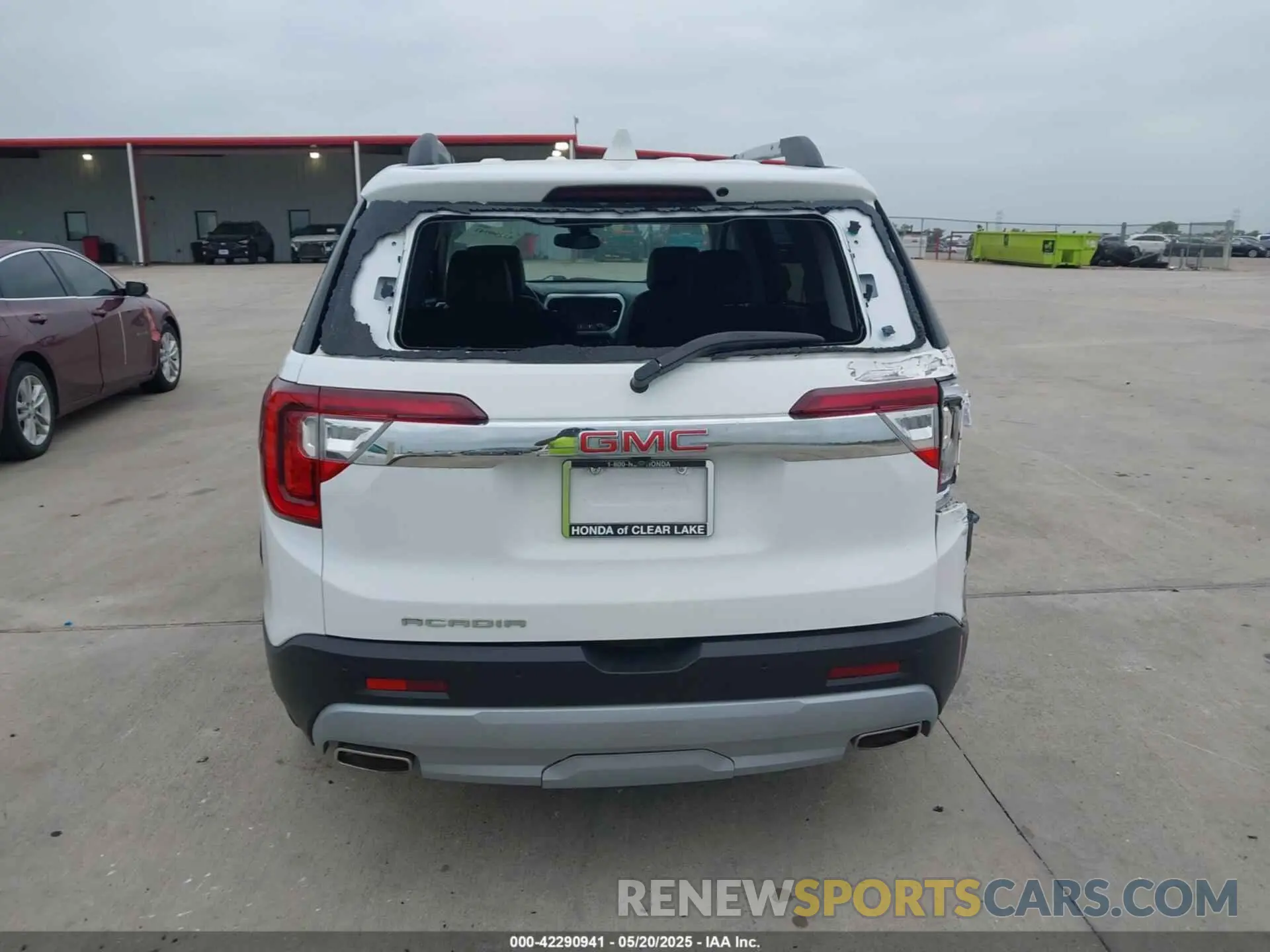 16 Photograph of a damaged car 1GKKNML46PZ161513 GMC ACADIA 2023