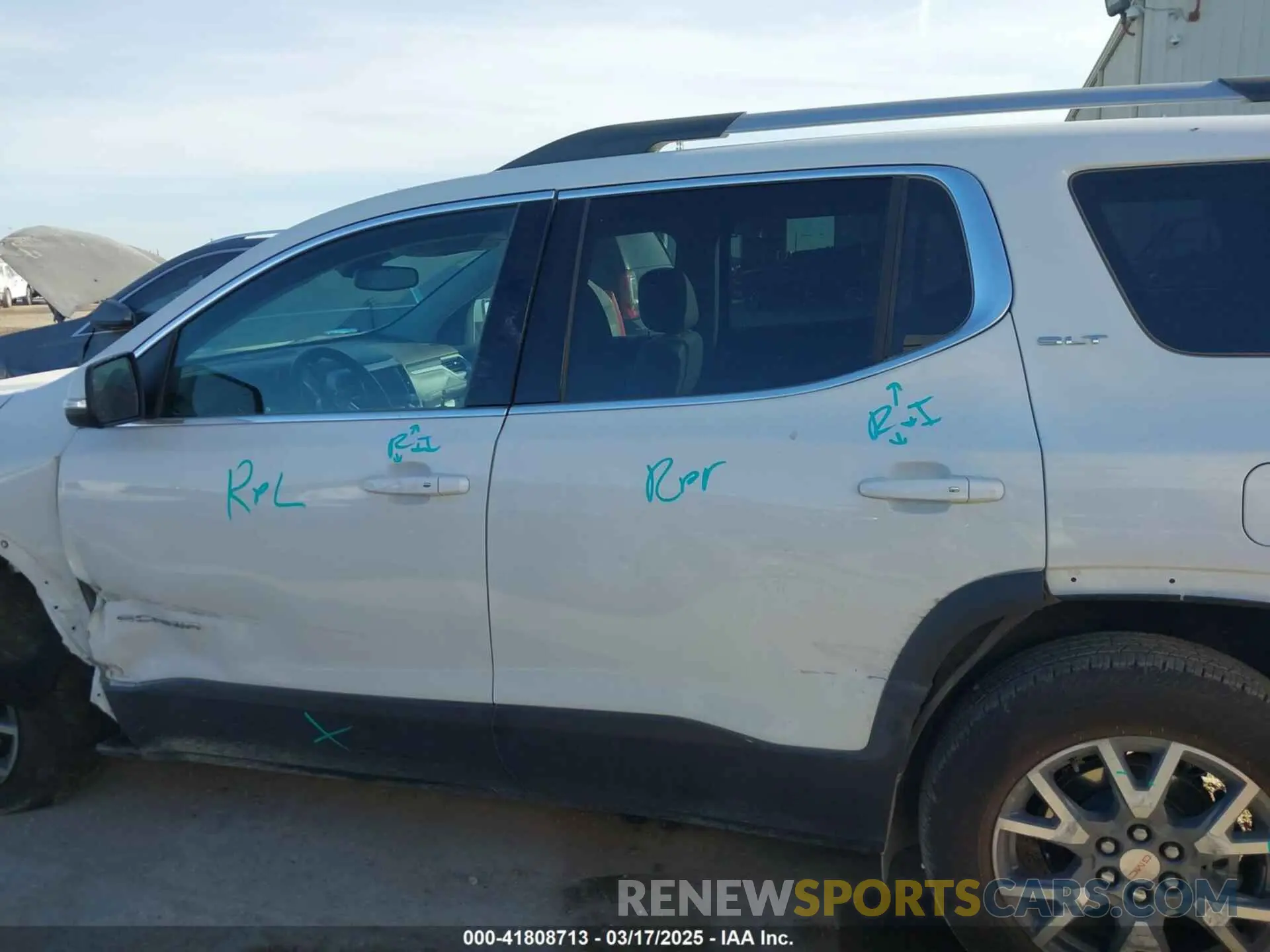 14 Photograph of a damaged car 1GKKNML47PZ168955 GMC ACADIA 2023