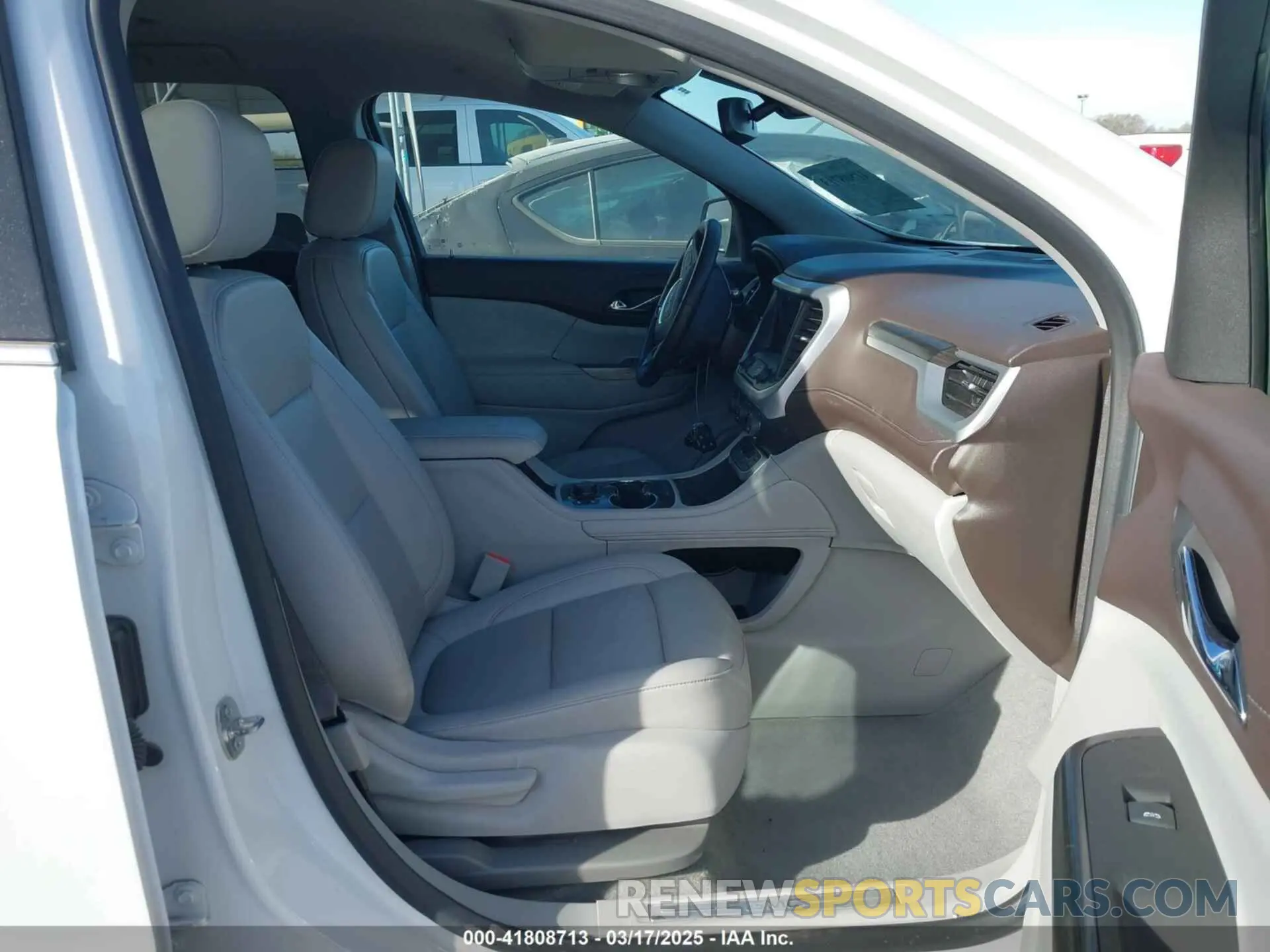 5 Photograph of a damaged car 1GKKNML47PZ168955 GMC ACADIA 2023