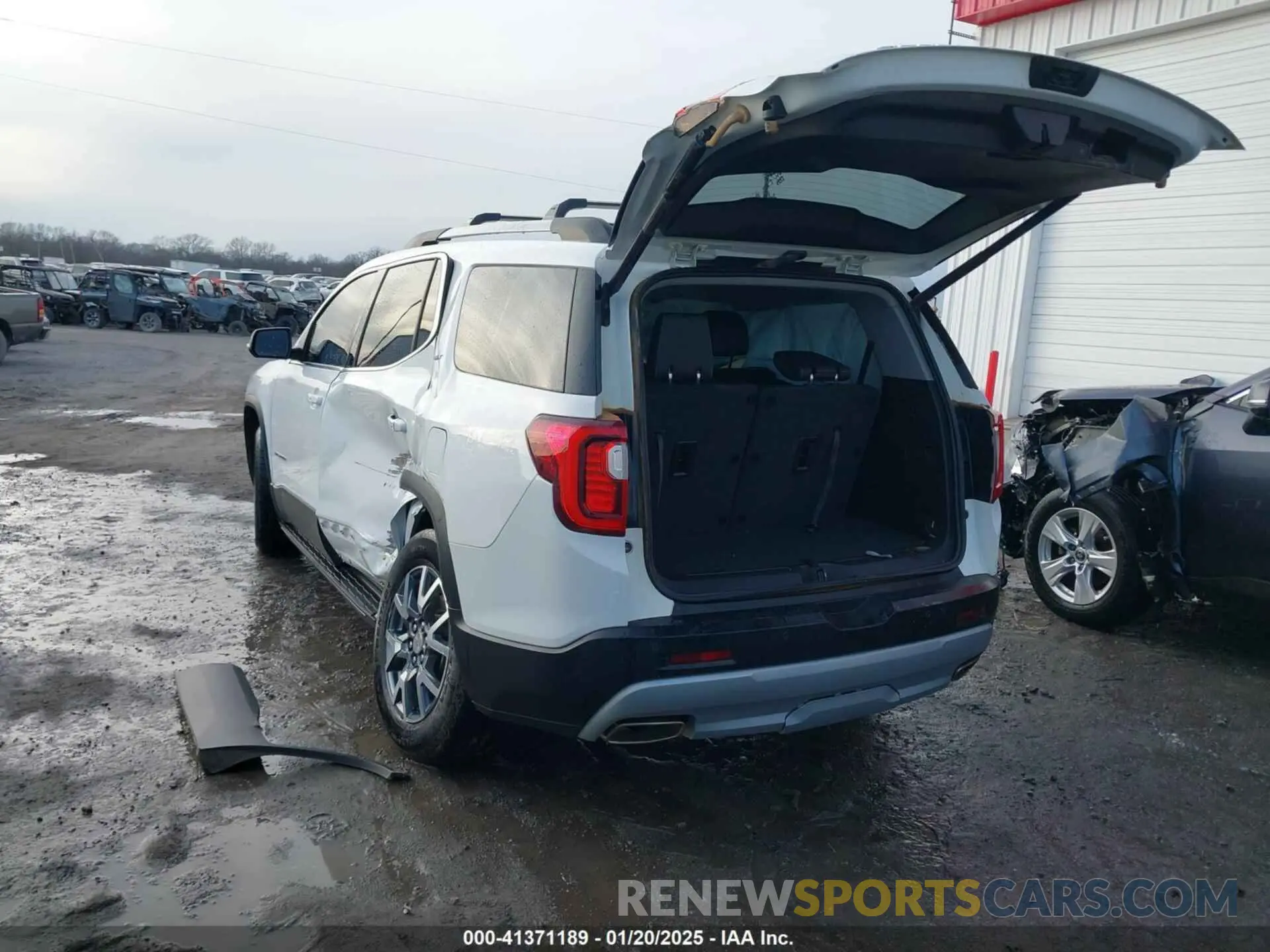 3 Photograph of a damaged car 1GKKNMLS0PZ212549 GMC ACADIA 2023