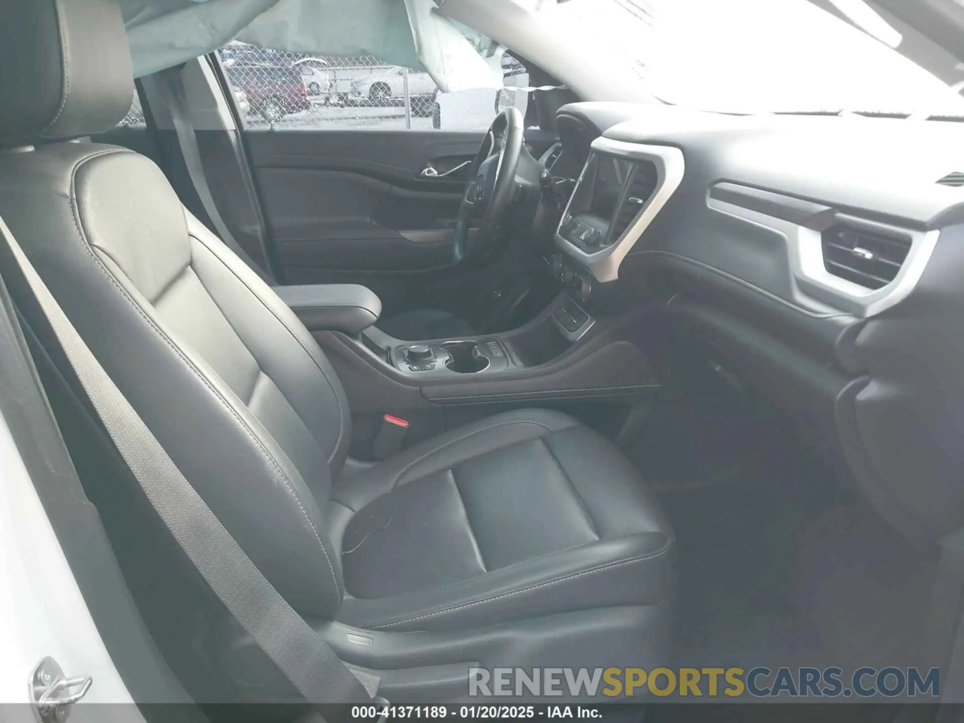 5 Photograph of a damaged car 1GKKNMLS0PZ212549 GMC ACADIA 2023