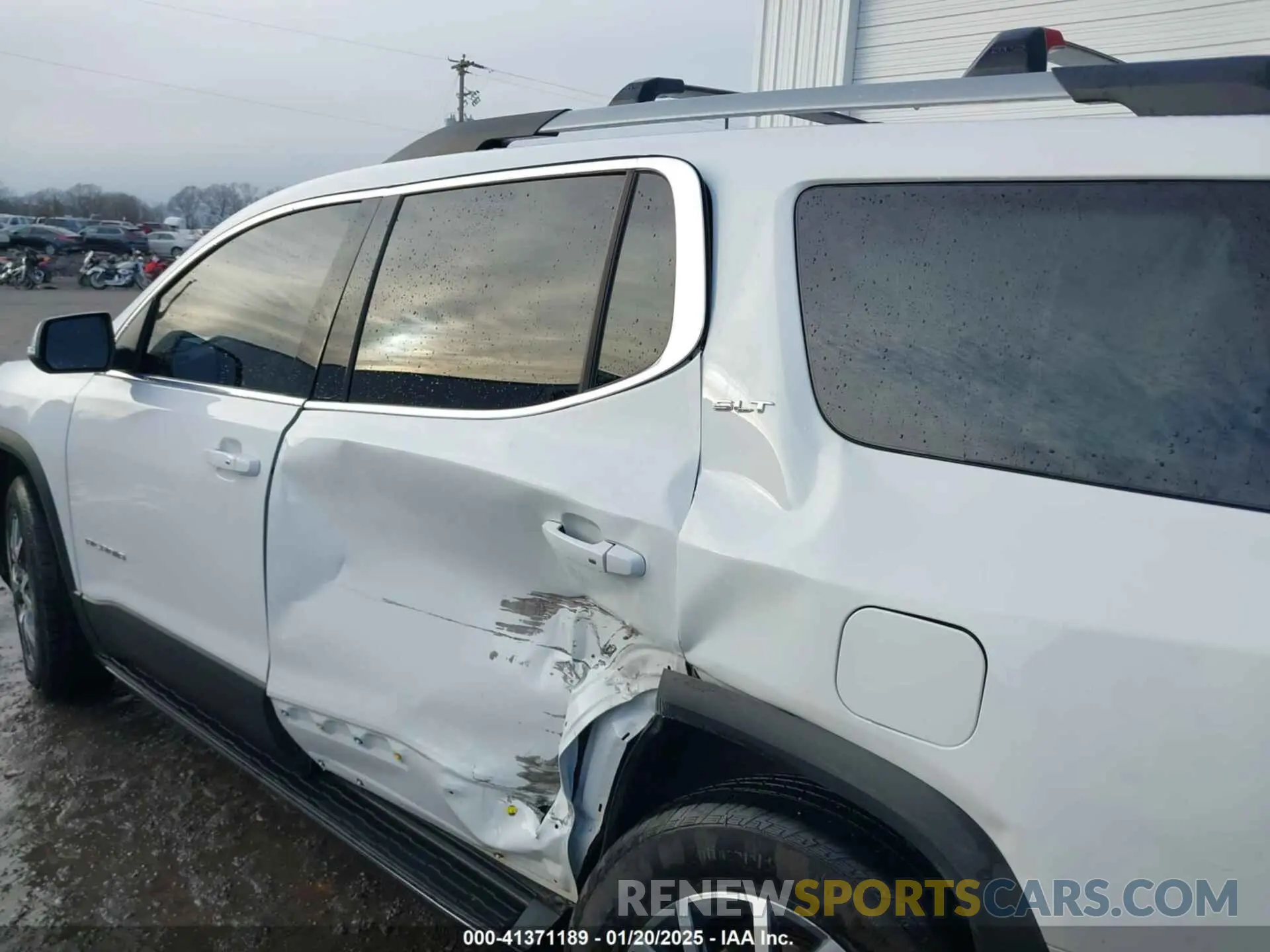 6 Photograph of a damaged car 1GKKNMLS0PZ212549 GMC ACADIA 2023