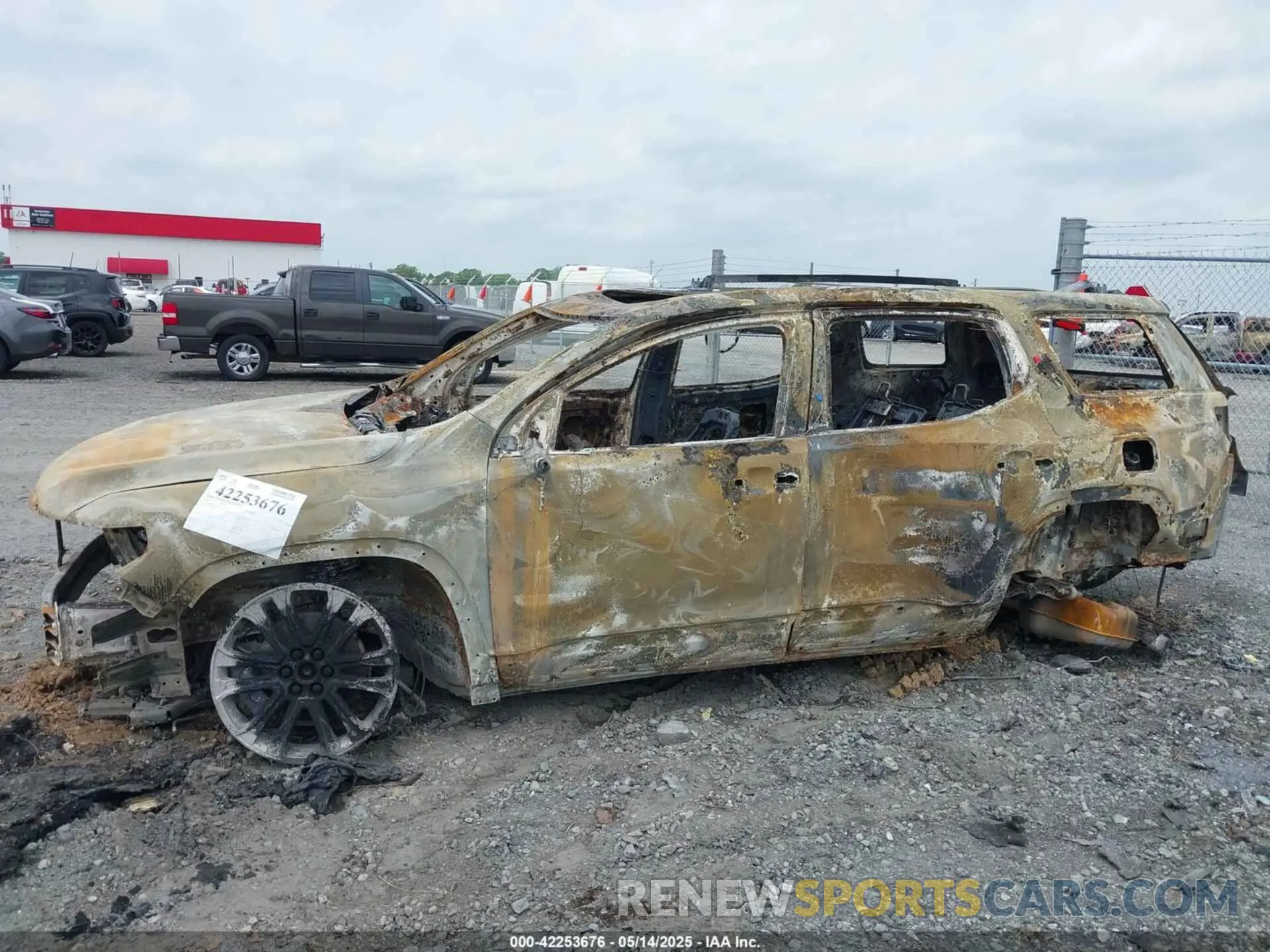 6 Photograph of a damaged car 1GKKNMLS2PZ161359 GMC ACADIA 2023