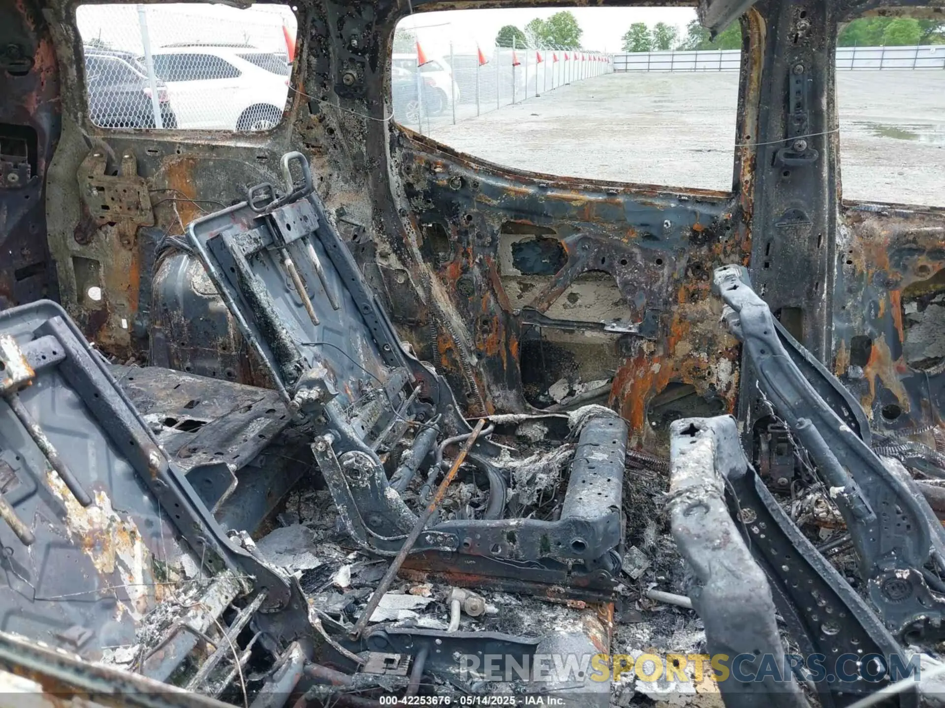 8 Photograph of a damaged car 1GKKNMLS2PZ161359 GMC ACADIA 2023