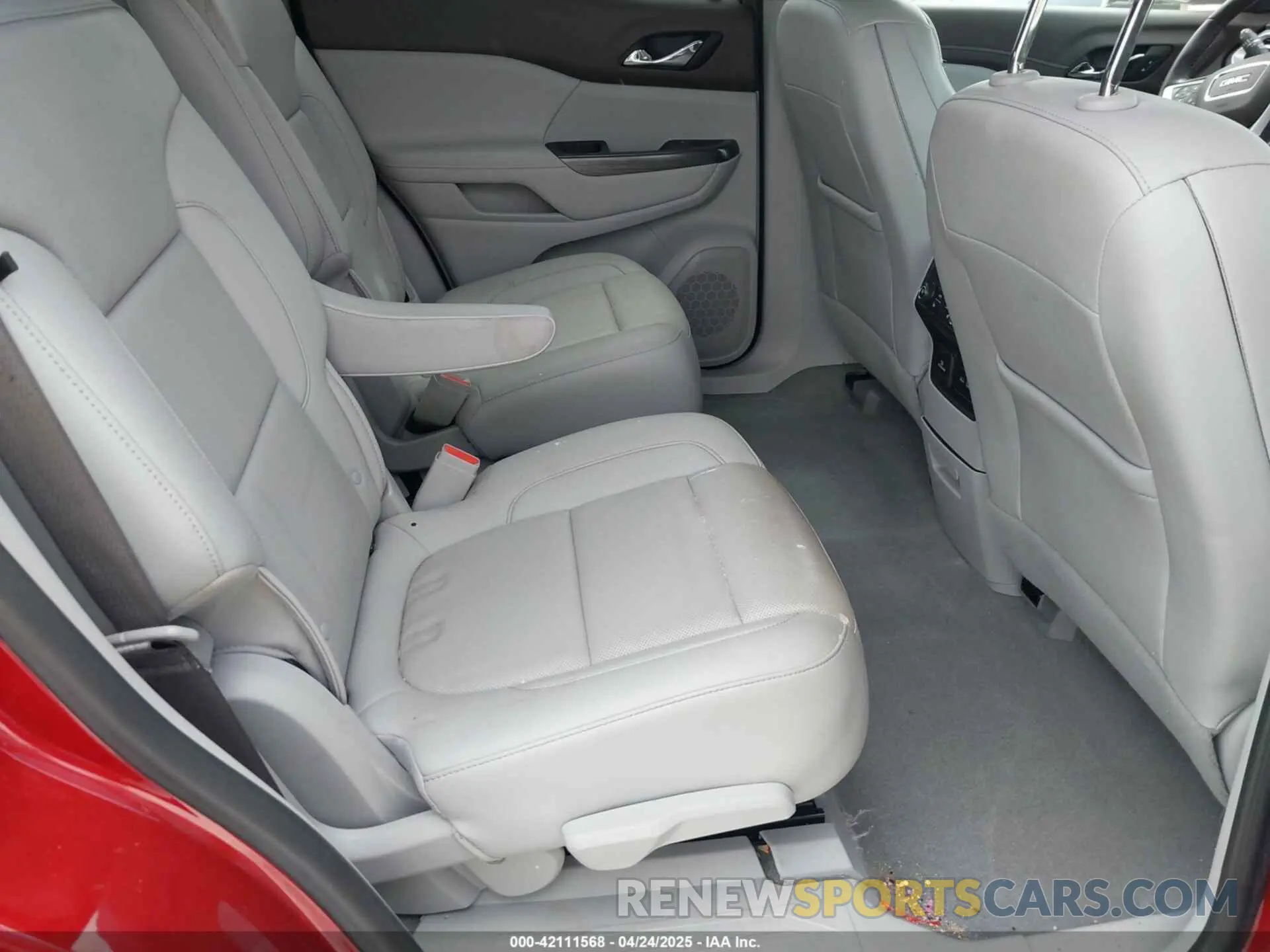 8 Photograph of a damaged car 1GKKNMLS3PZ170569 GMC ACADIA 2023