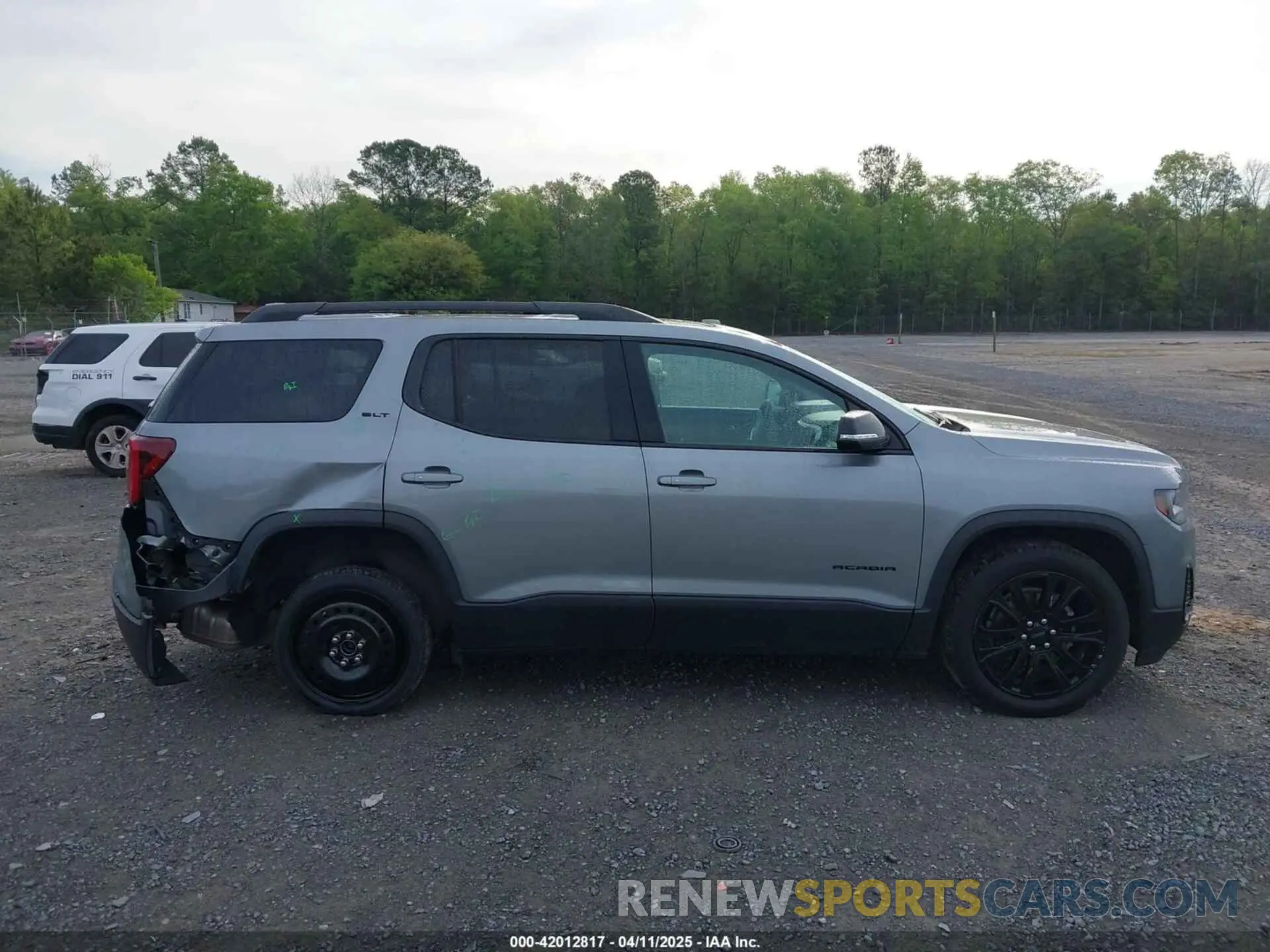 14 Photograph of a damaged car 1GKKNMLS4PZ217270 GMC ACADIA 2023