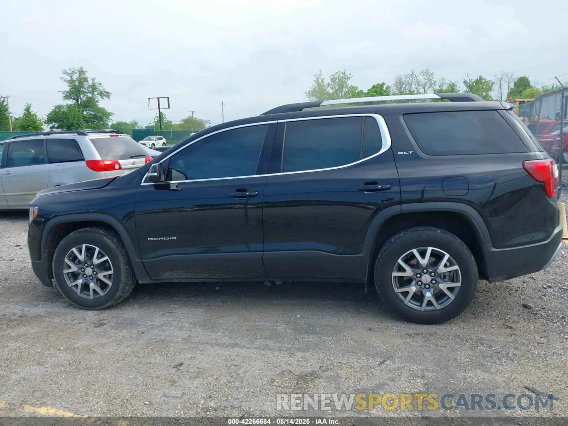 14 Photograph of a damaged car 1GKKNMLS5PZ251525 GMC ACADIA 2023