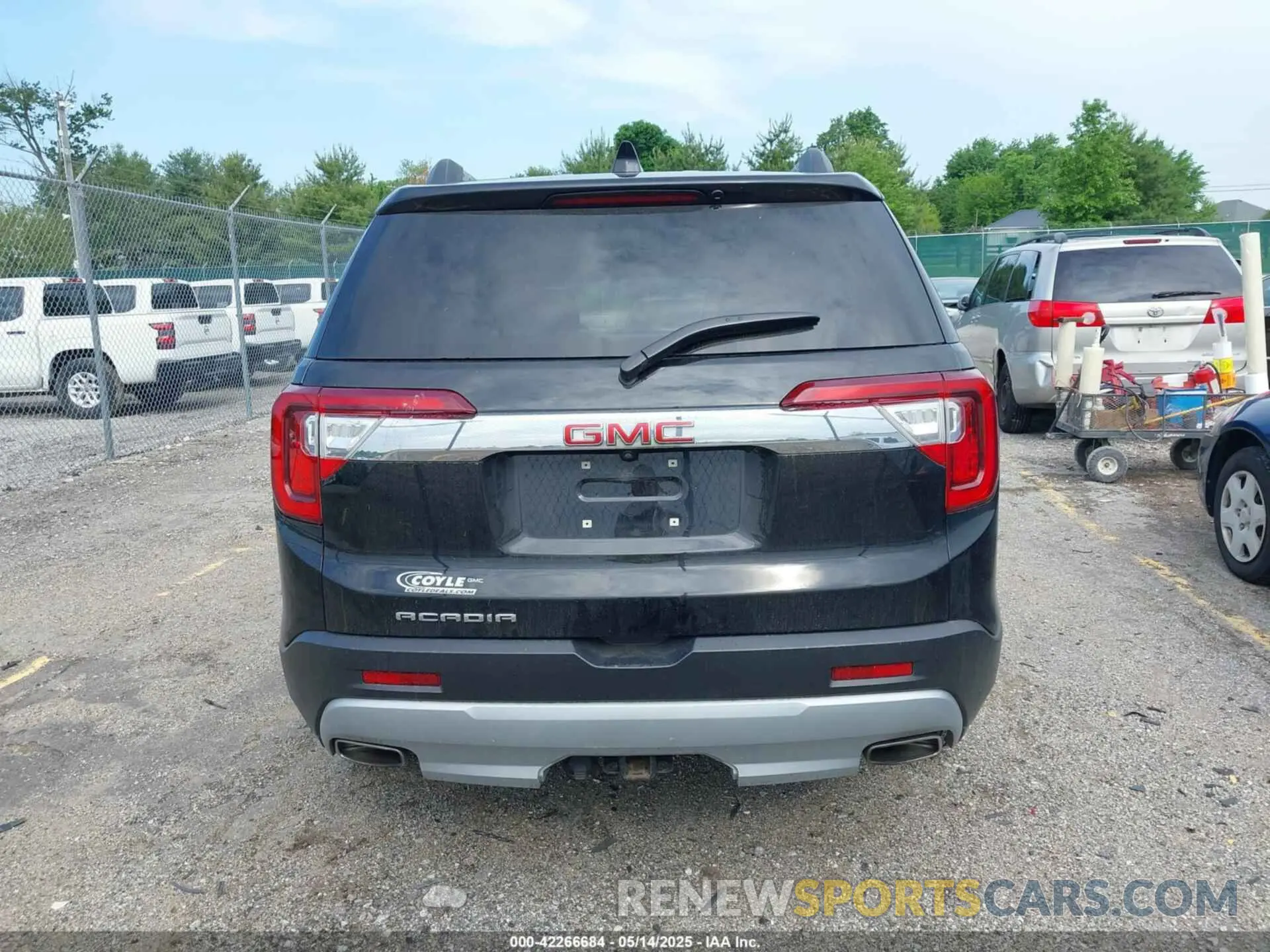 16 Photograph of a damaged car 1GKKNMLS5PZ251525 GMC ACADIA 2023