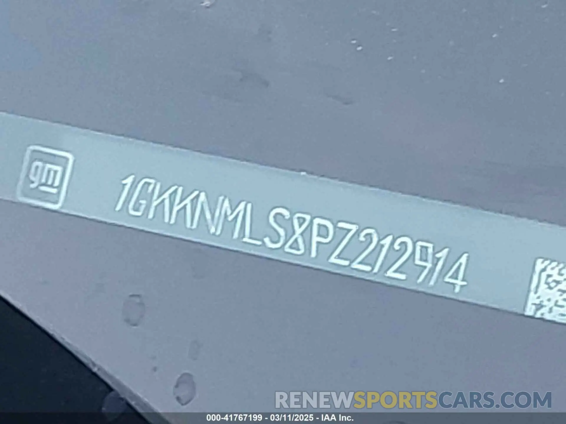 9 Photograph of a damaged car 1GKKNMLS8PZ212914 GMC ACADIA 2023
