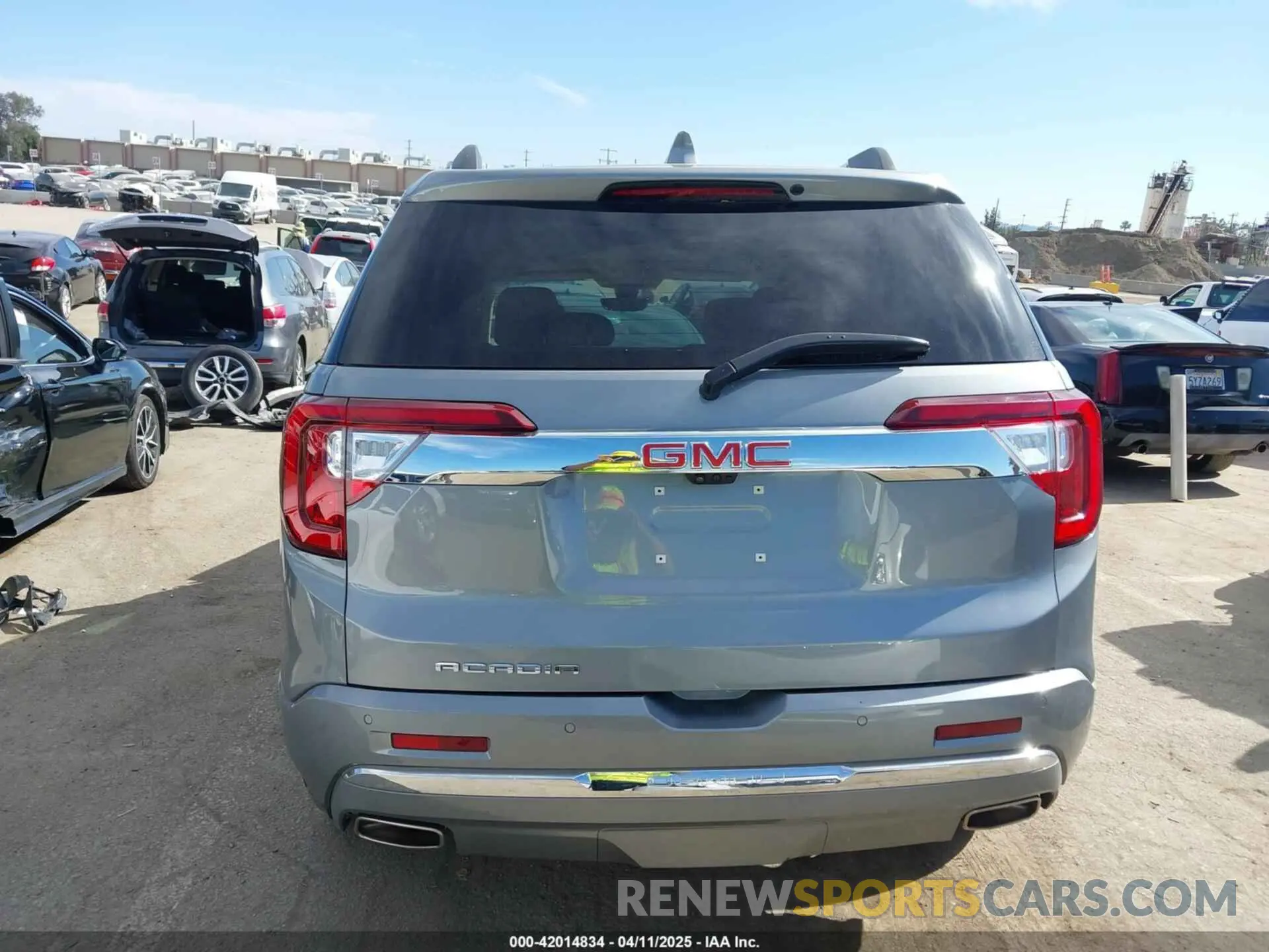 17 Photograph of a damaged car 1GKKNPLS1PZ246369 GMC ACADIA 2023