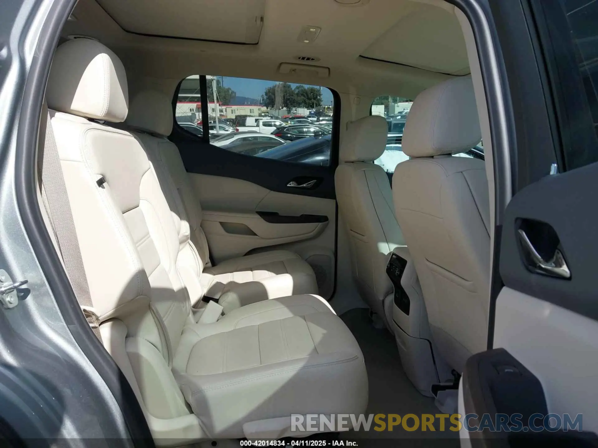 8 Photograph of a damaged car 1GKKNPLS1PZ246369 GMC ACADIA 2023