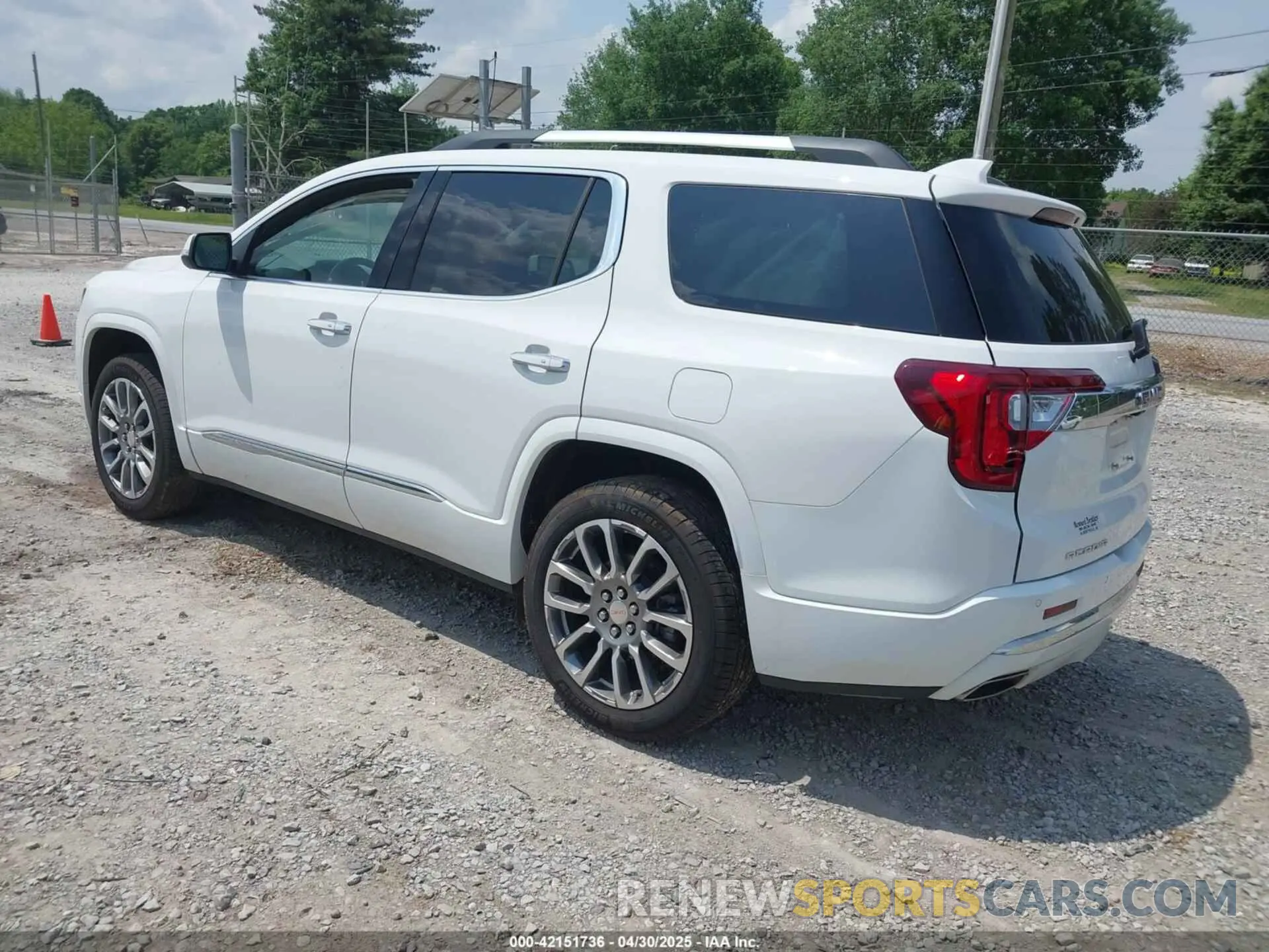 3 Фотография поврежденного автомобиля 1GKKNPLS2PZ222680 GMC ACADIA 2023