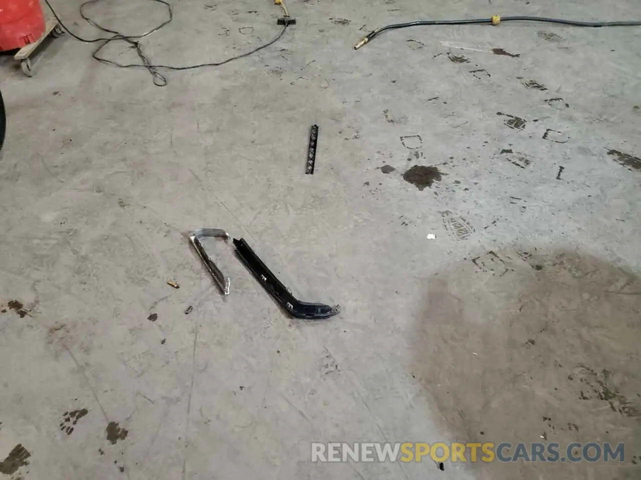 15 Photograph of a damaged car 1GKKNUL41PZ125468 GMC ACADIA 2023