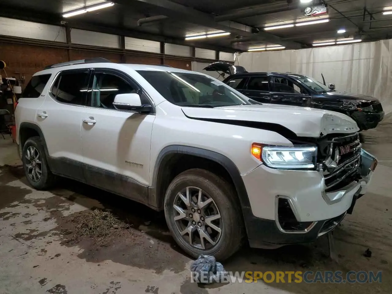 4 Photograph of a damaged car 1GKKNUL41PZ125468 GMC ACADIA 2023
