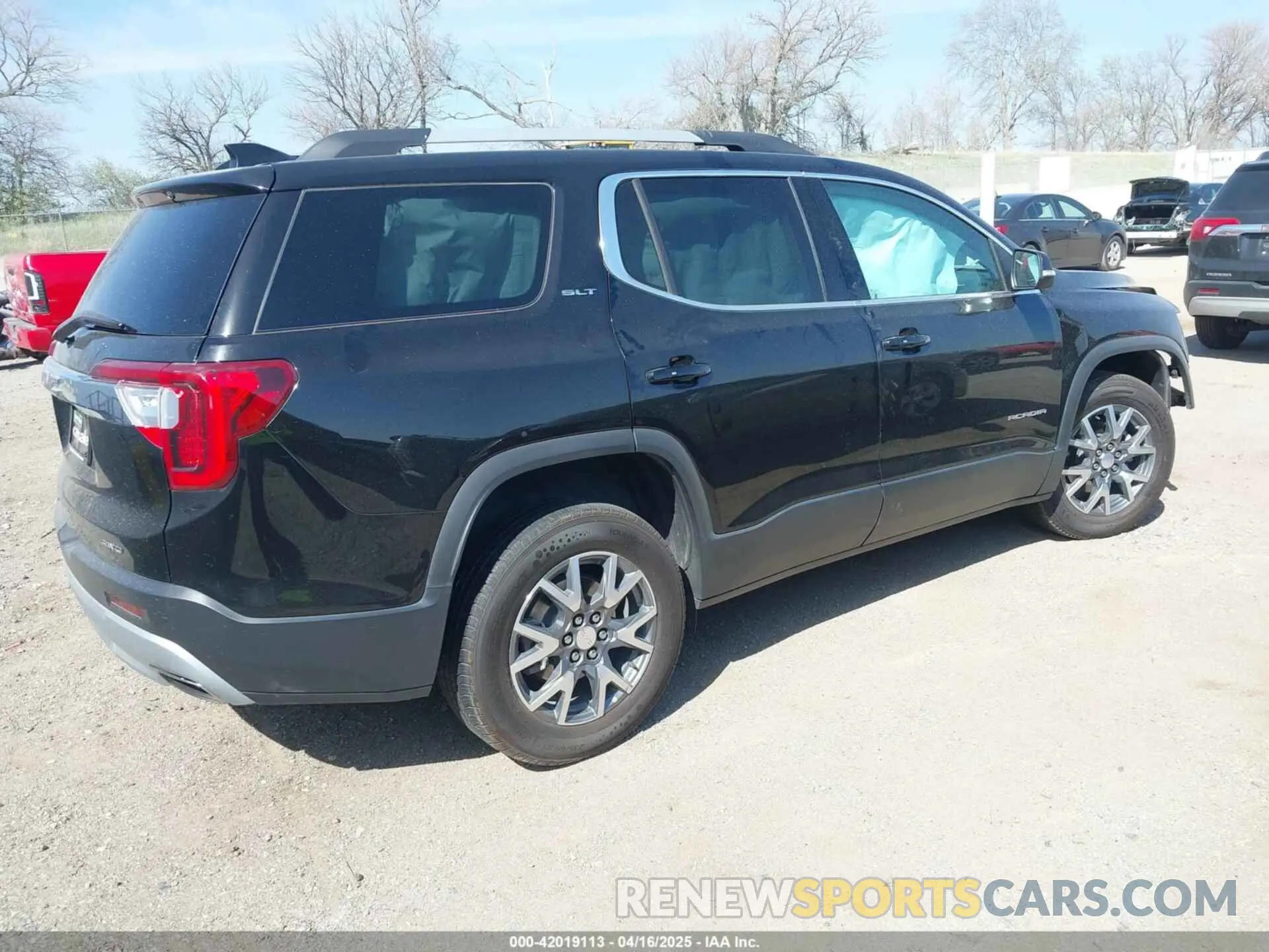 4 Photograph of a damaged car 1GKKNUL45PZ233933 GMC ACADIA 2023