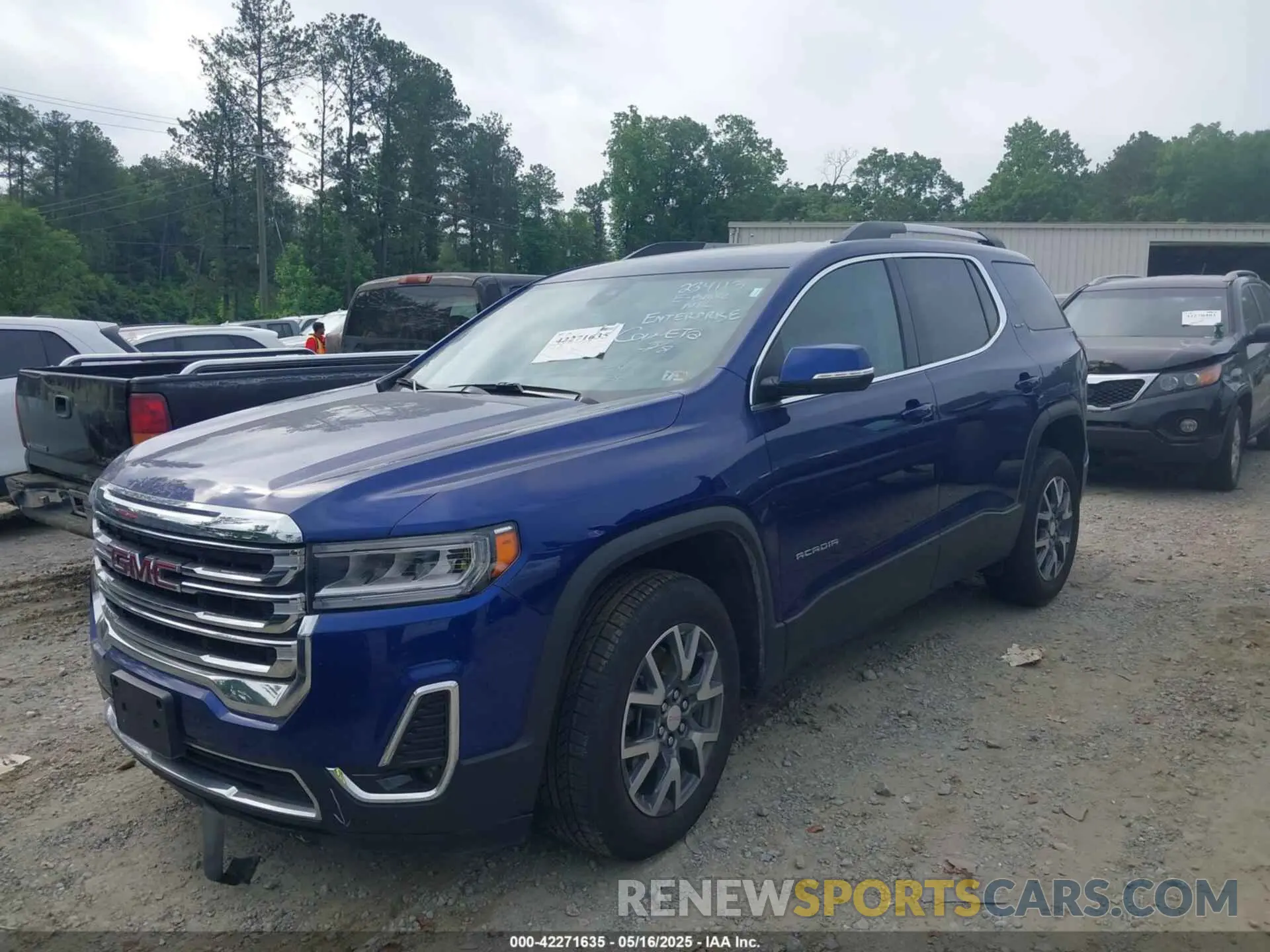 13 Photograph of a damaged car 1GKKNUL45PZ234113 GMC ACADIA 2023