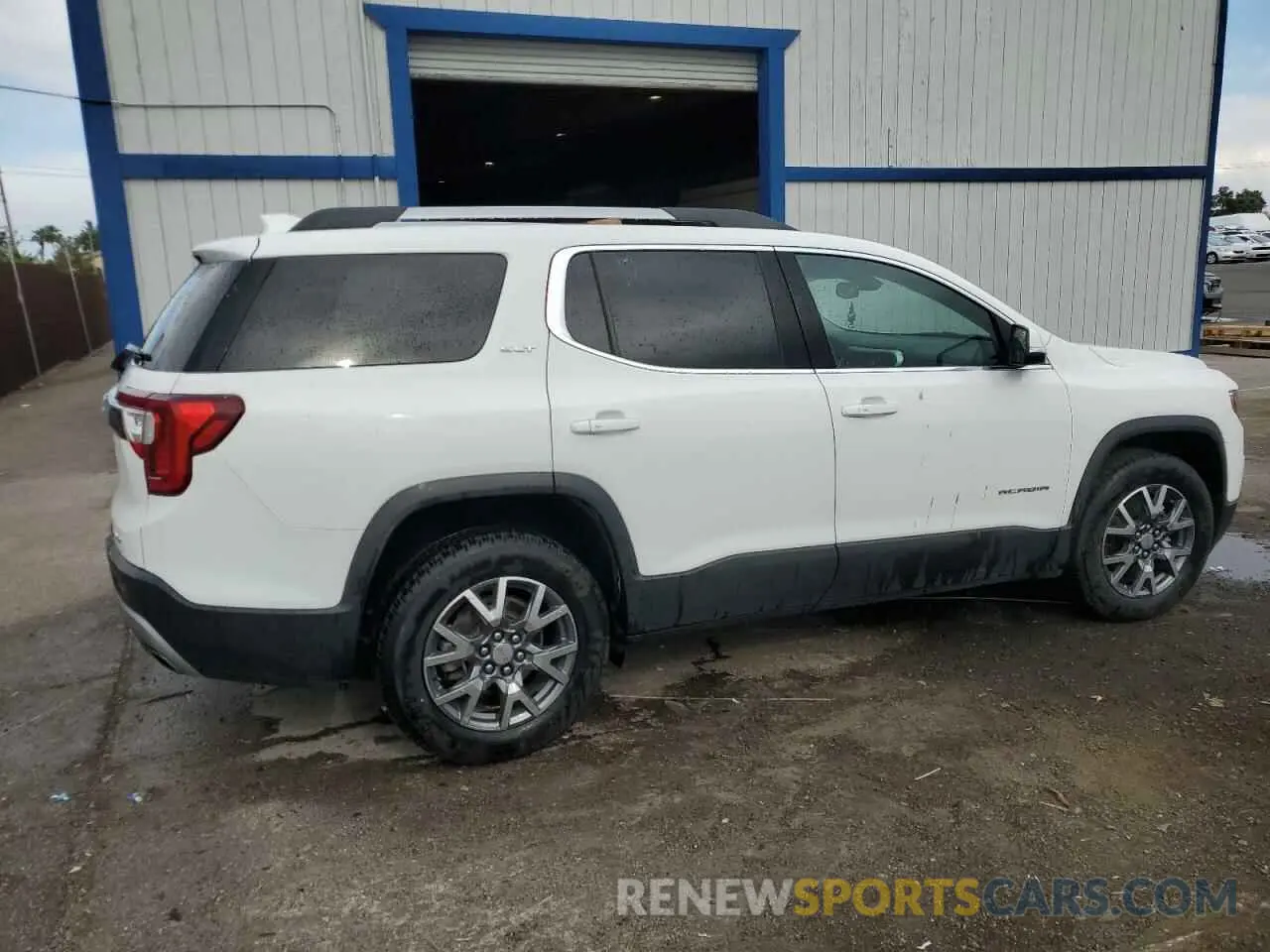 3 Photograph of a damaged car 1GKKNUL47PZ151458 GMC ACADIA 2023