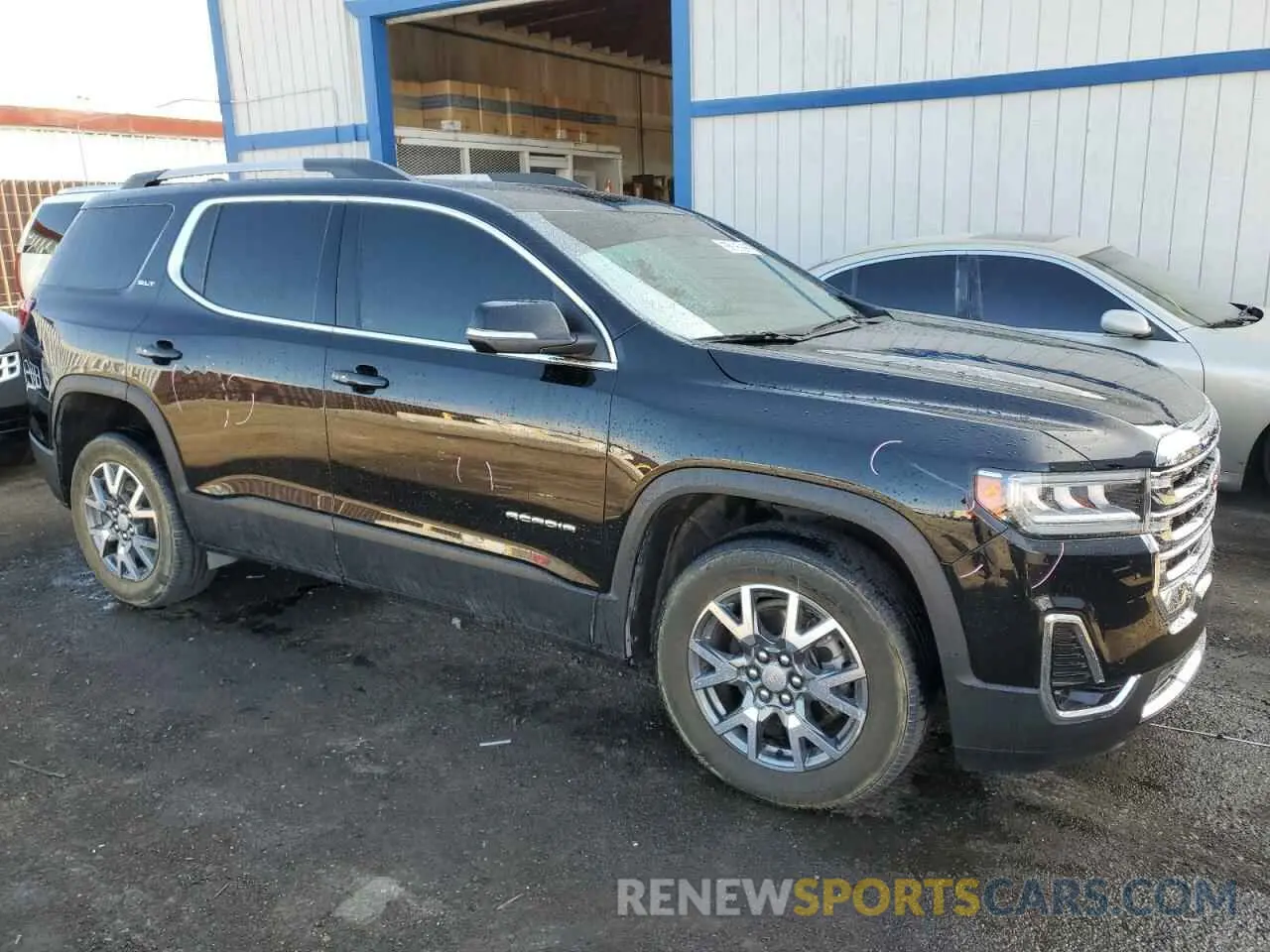 4 Photograph of a damaged car 1GKKNUL4XPZ208462 GMC ACADIA 2023