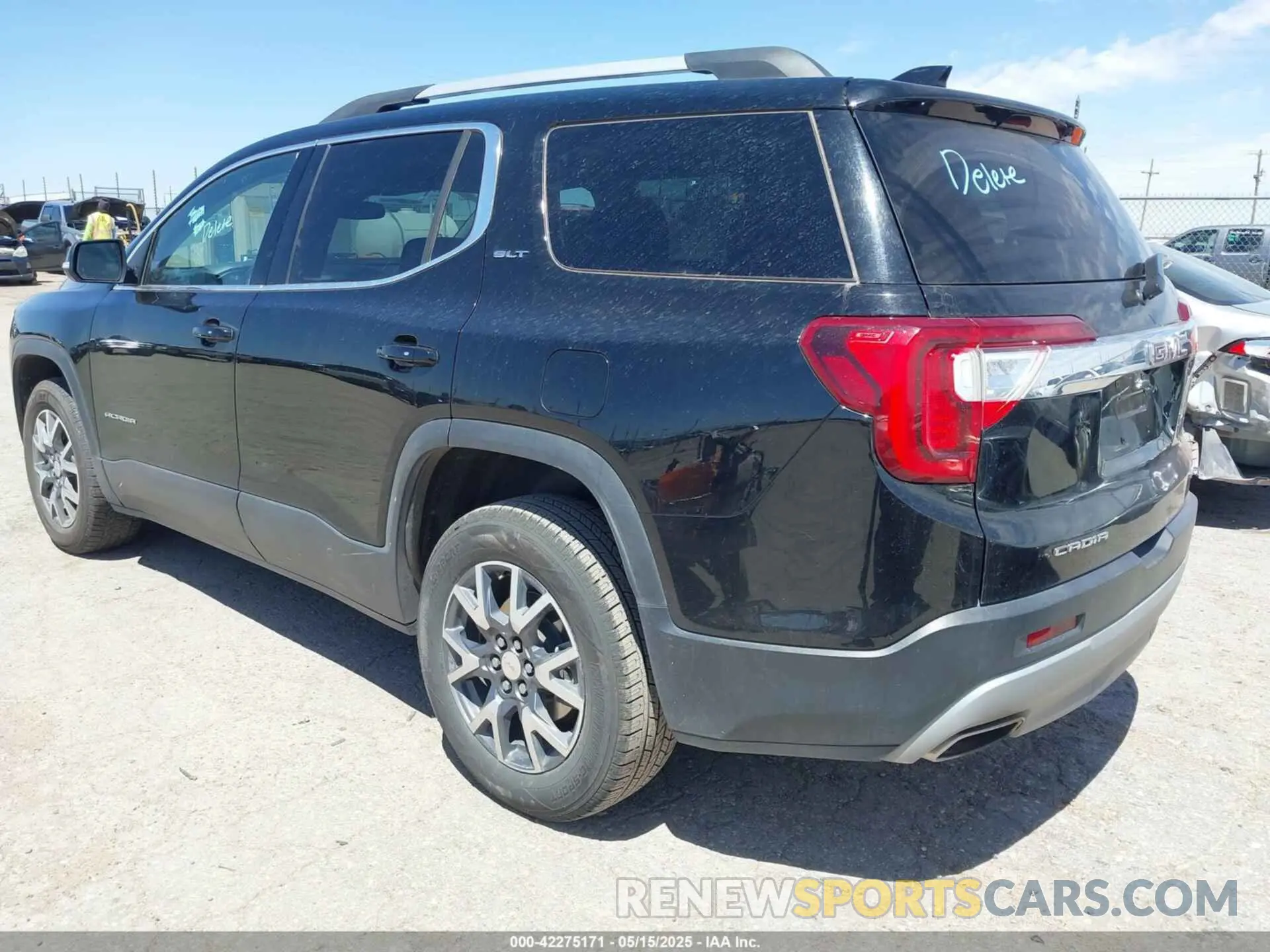3 Photograph of a damaged car 1GKKNUL4XPZ234253 GMC ACADIA 2023