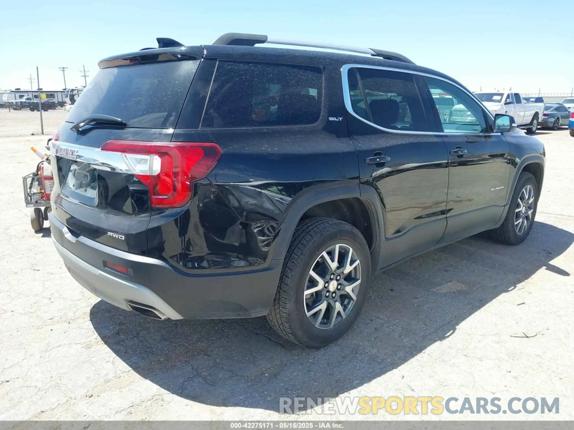 4 Photograph of a damaged car 1GKKNUL4XPZ234253 GMC ACADIA 2023