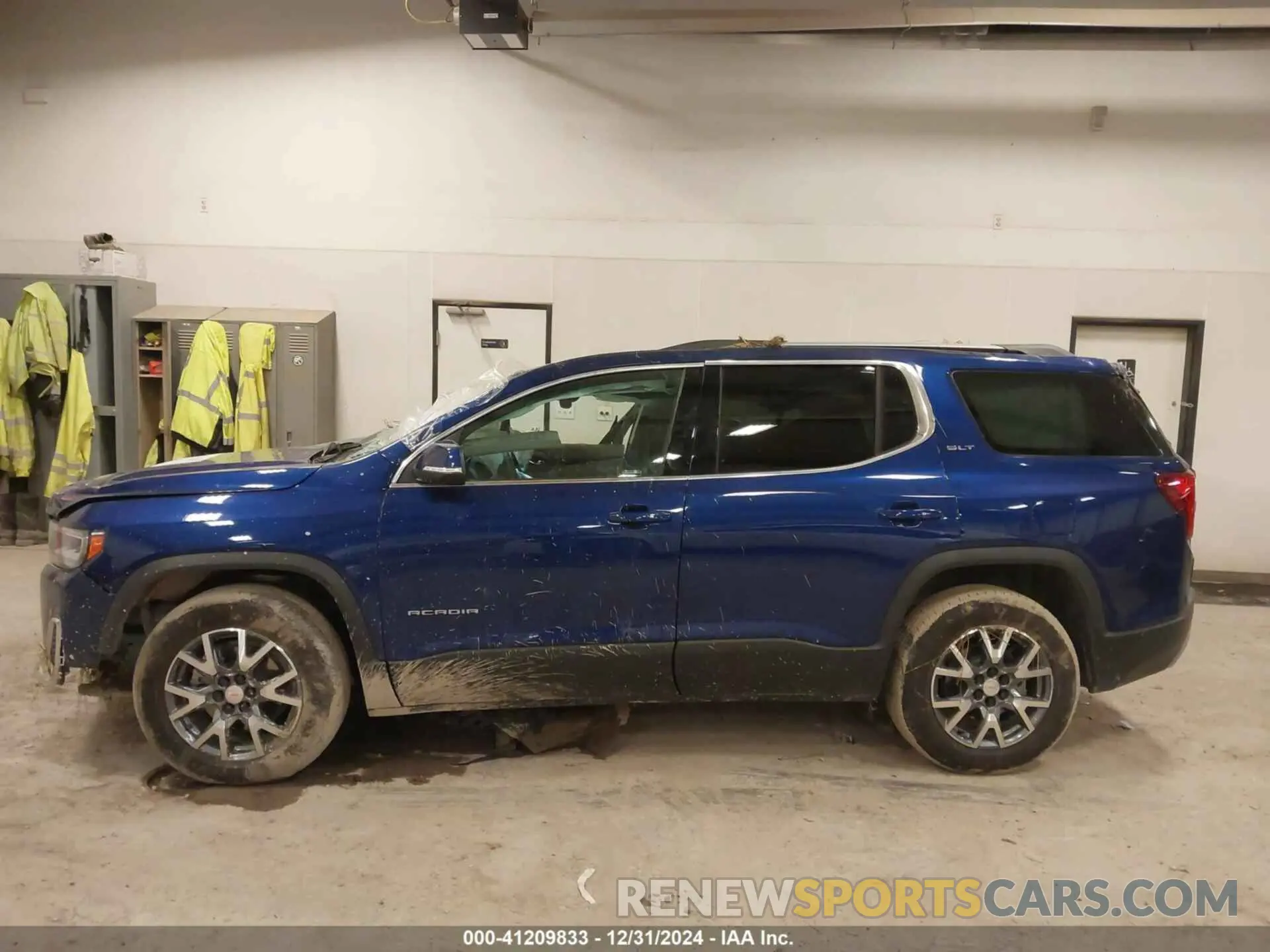 14 Photograph of a damaged car 1GKKNULS3PZ232990 GMC ACADIA 2023