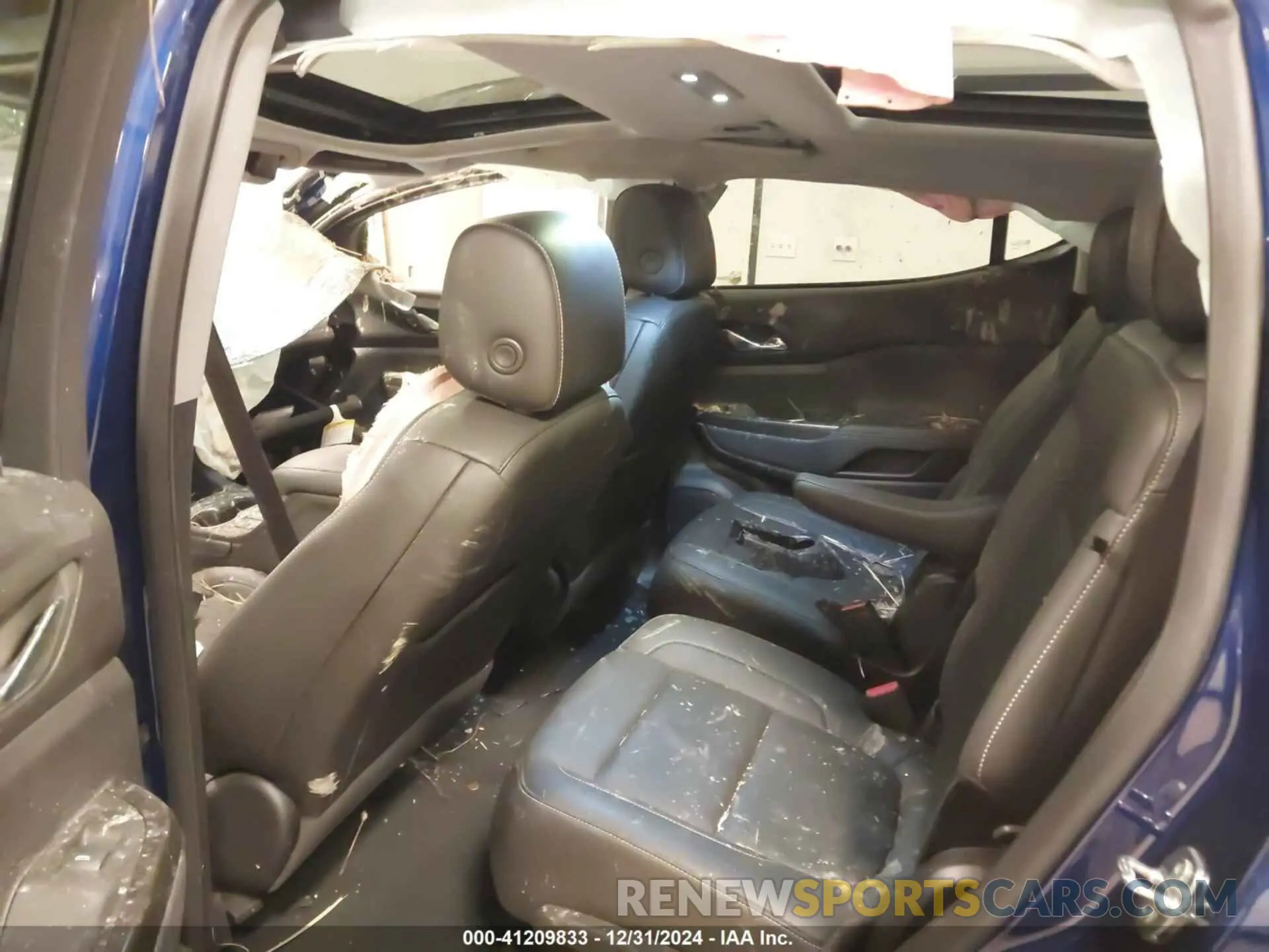 8 Photograph of a damaged car 1GKKNULS3PZ232990 GMC ACADIA 2023