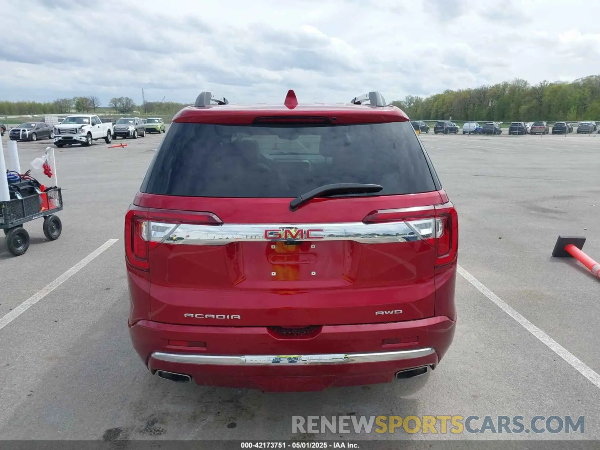 16 Photograph of a damaged car 1GKKNXL47PZ125749 GMC ACADIA 2023