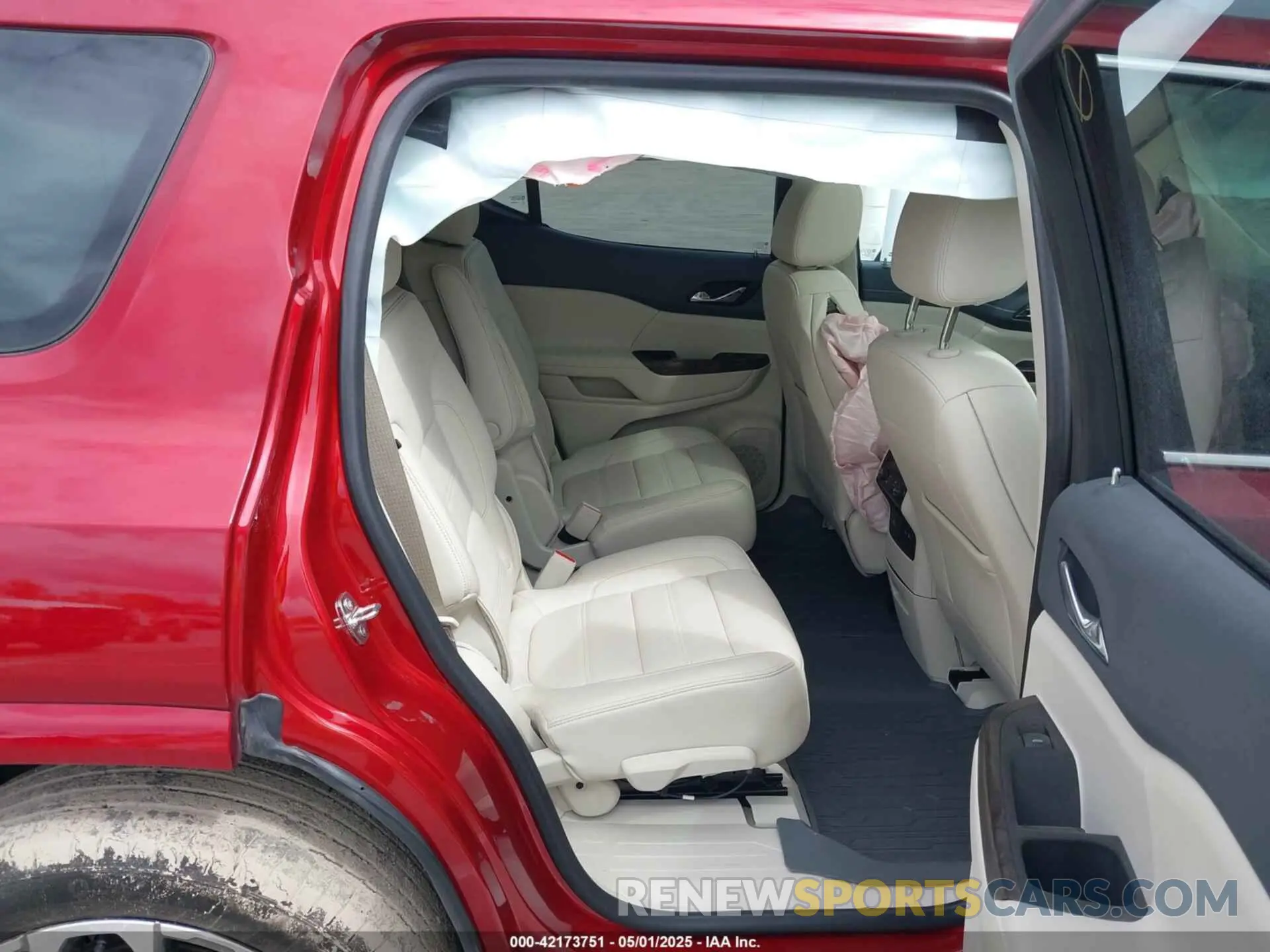 8 Photograph of a damaged car 1GKKNXL47PZ125749 GMC ACADIA 2023