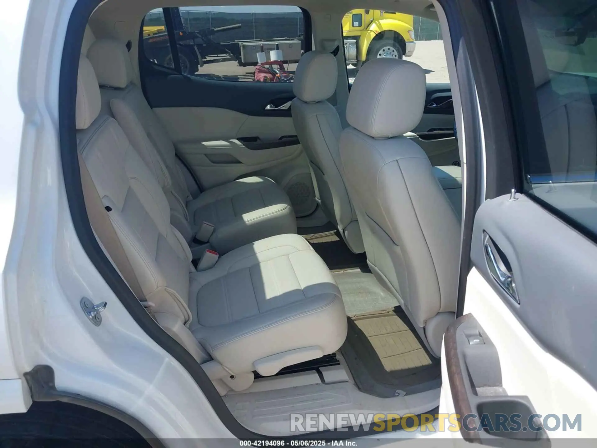 8 Фотография поврежденного автомобиля 1GKKNXLS0PZ106734 GMC ACADIA 2023