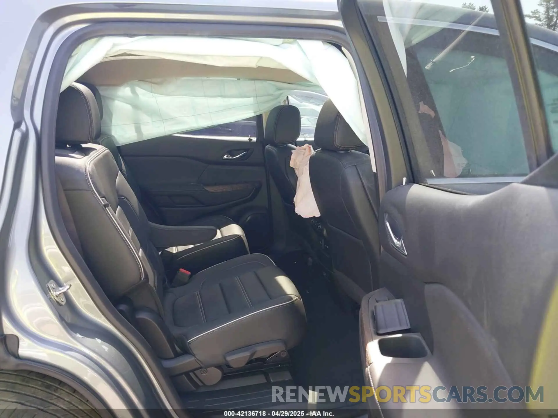 8 Photograph of a damaged car 1GKKNXLS6PZ212766 GMC ACADIA 2023